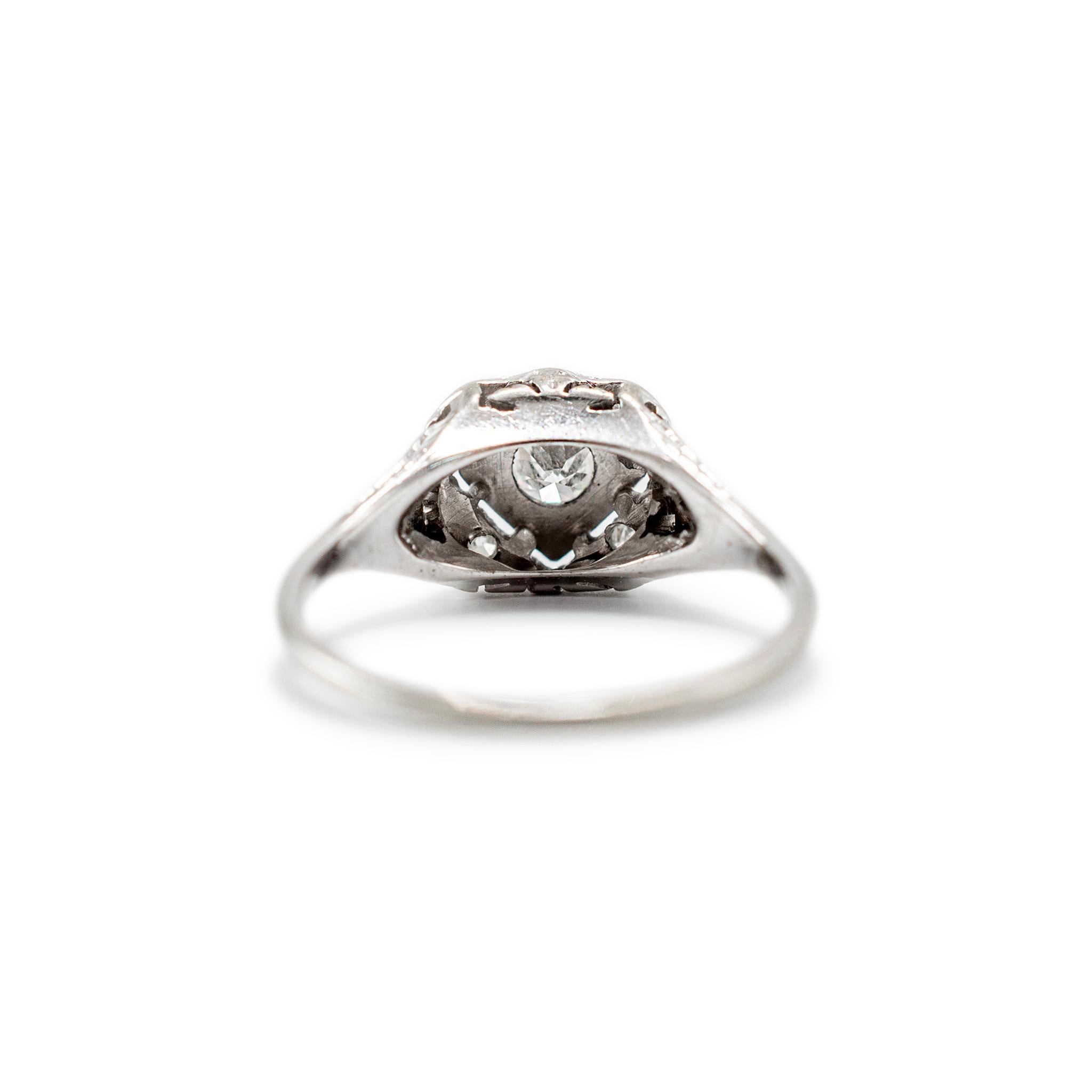 Antiker 18K Weißgold Old European Cut Diamant Verlobungsring im Zustand „Hervorragend“ in Houston, TX