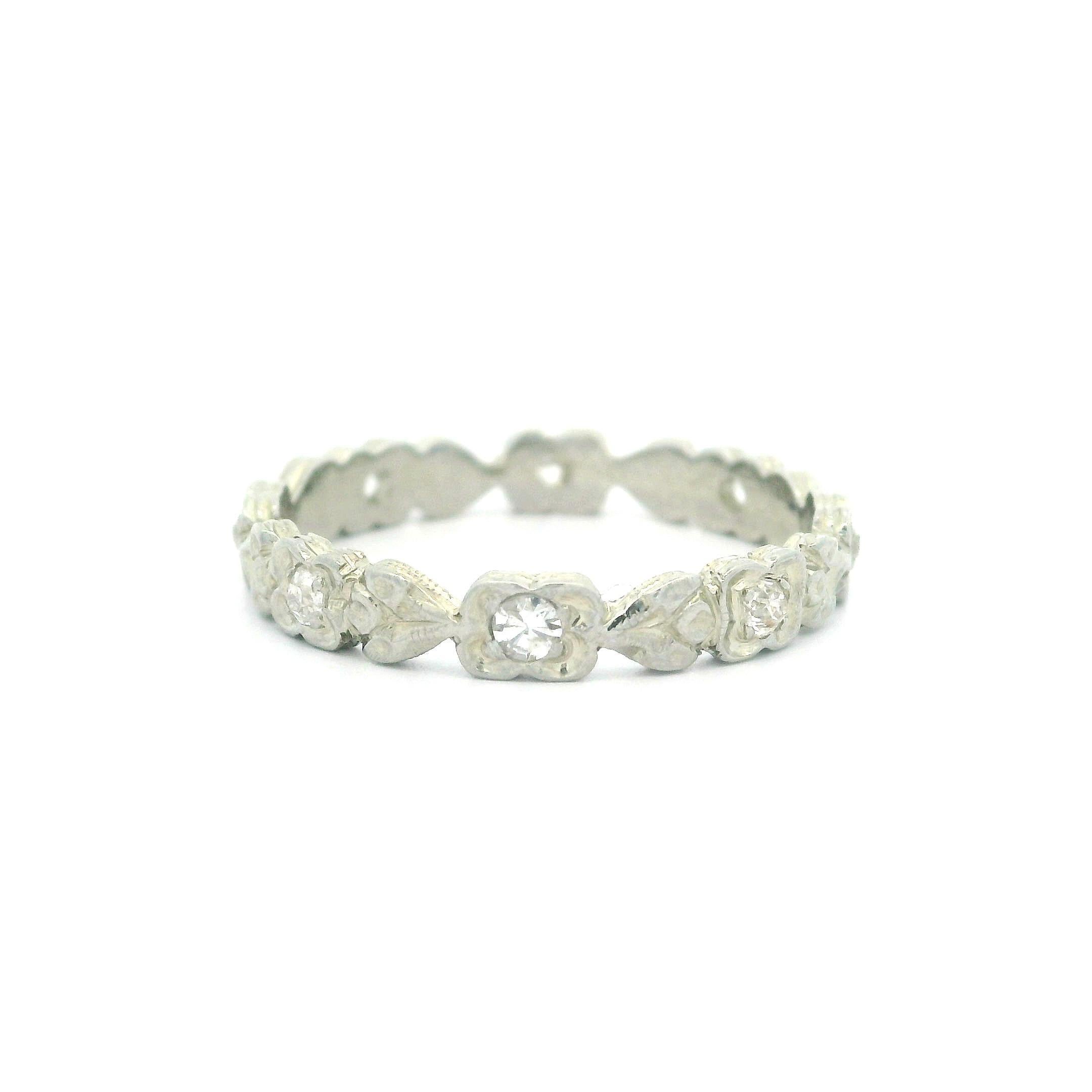 Antique 18k White Gold Old European Diamond Floral Design Band Ring Size 5.5 For Sale 1