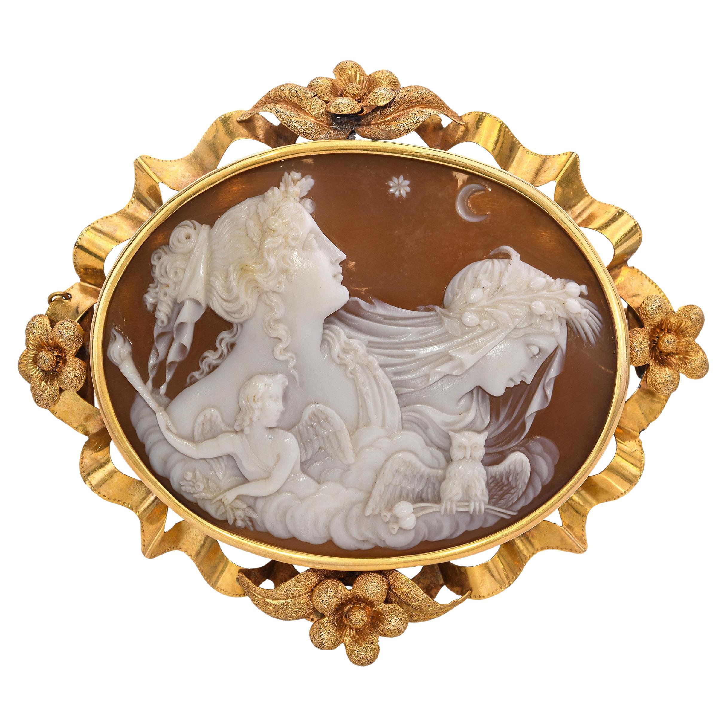 Broche ancienne en or jaune 18 ct Allégorie du jour et de la nuit Camée coquillage