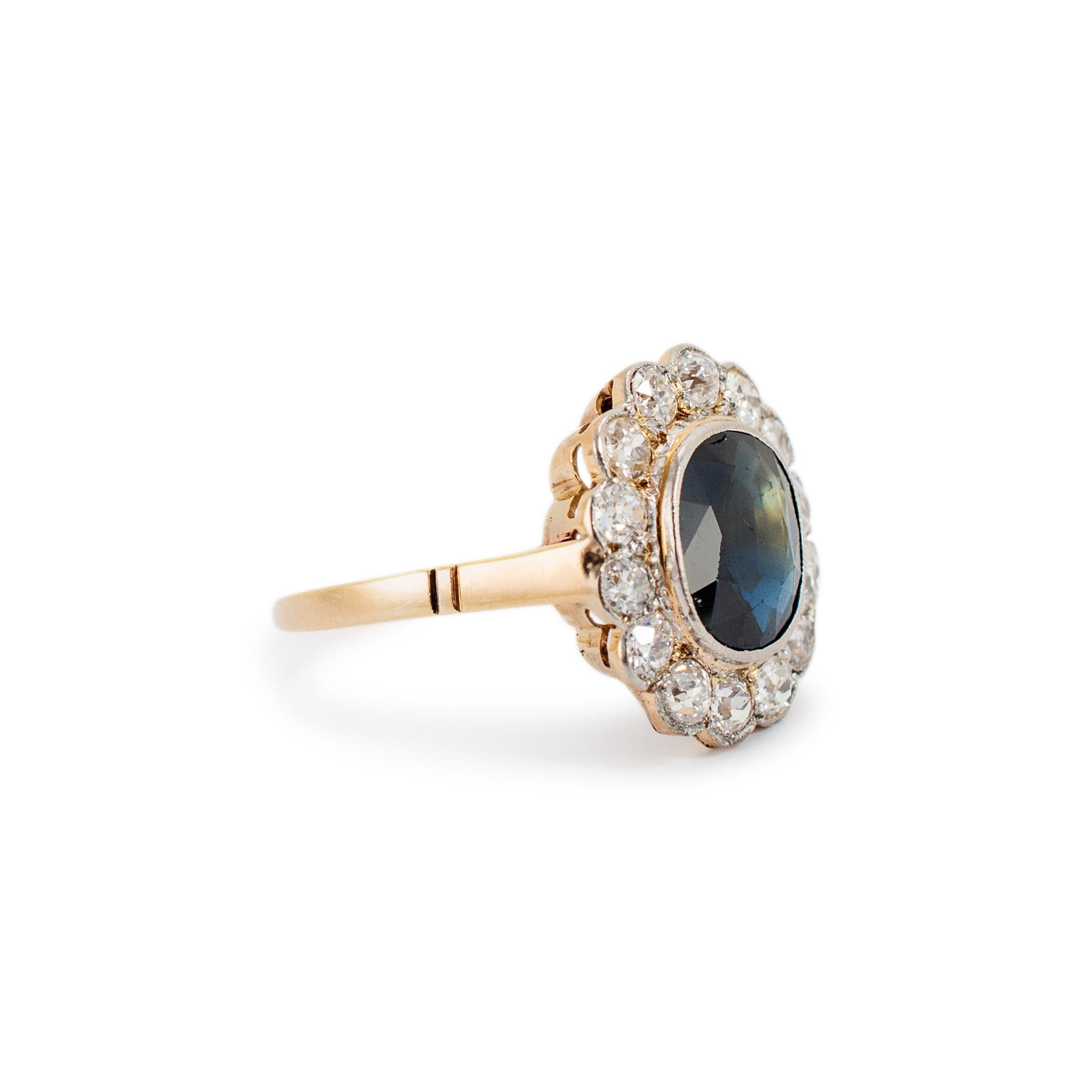 Bague cocktail ancienne en or jaune 18 carats, saphir australien et diamant européen ancien Excellent état - En vente à Houston, TX