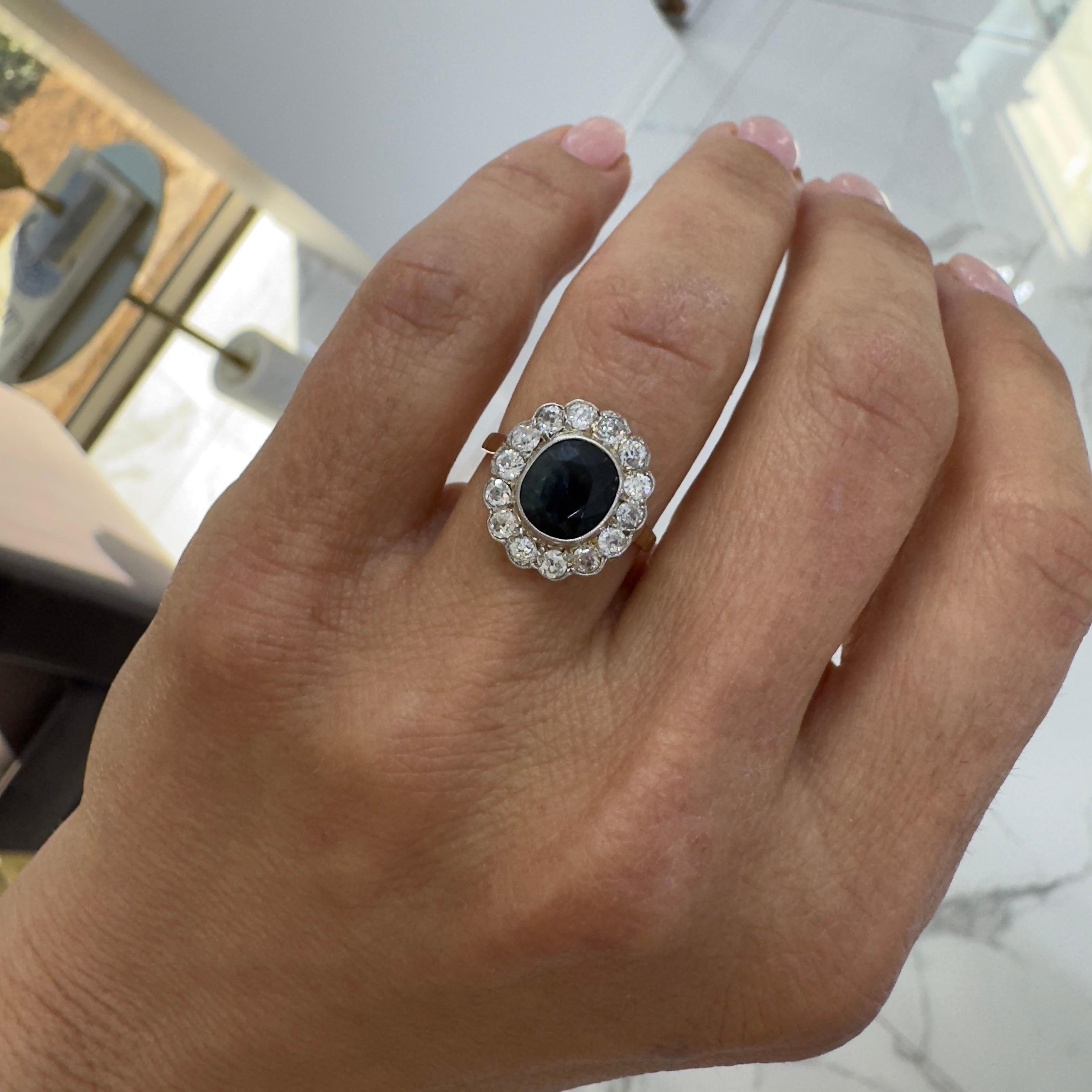 Bague cocktail ancienne en or jaune 18 carats, saphir australien et diamant européen ancien en vente 2