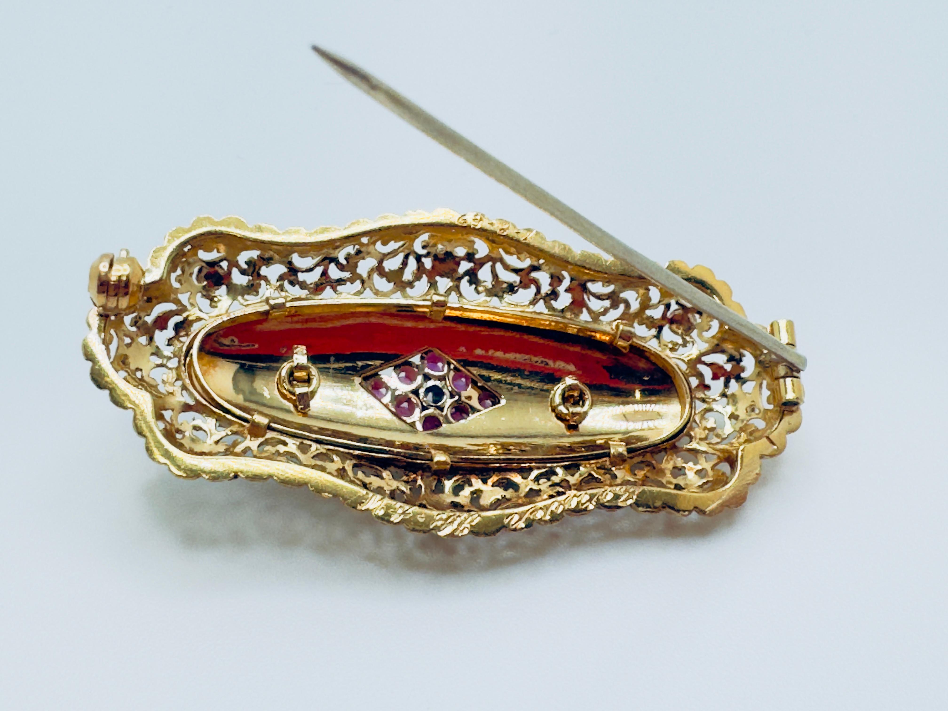 Broche antiguo de oro amarillo de 18 quilates de filigrana de esmalte azul con rubíes y diamantes en venta 2