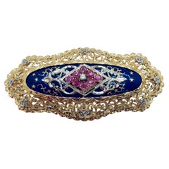 Broche antiguo de oro amarillo de 18 quilates de filigrana de esmalte azul con rubíes y diamantes