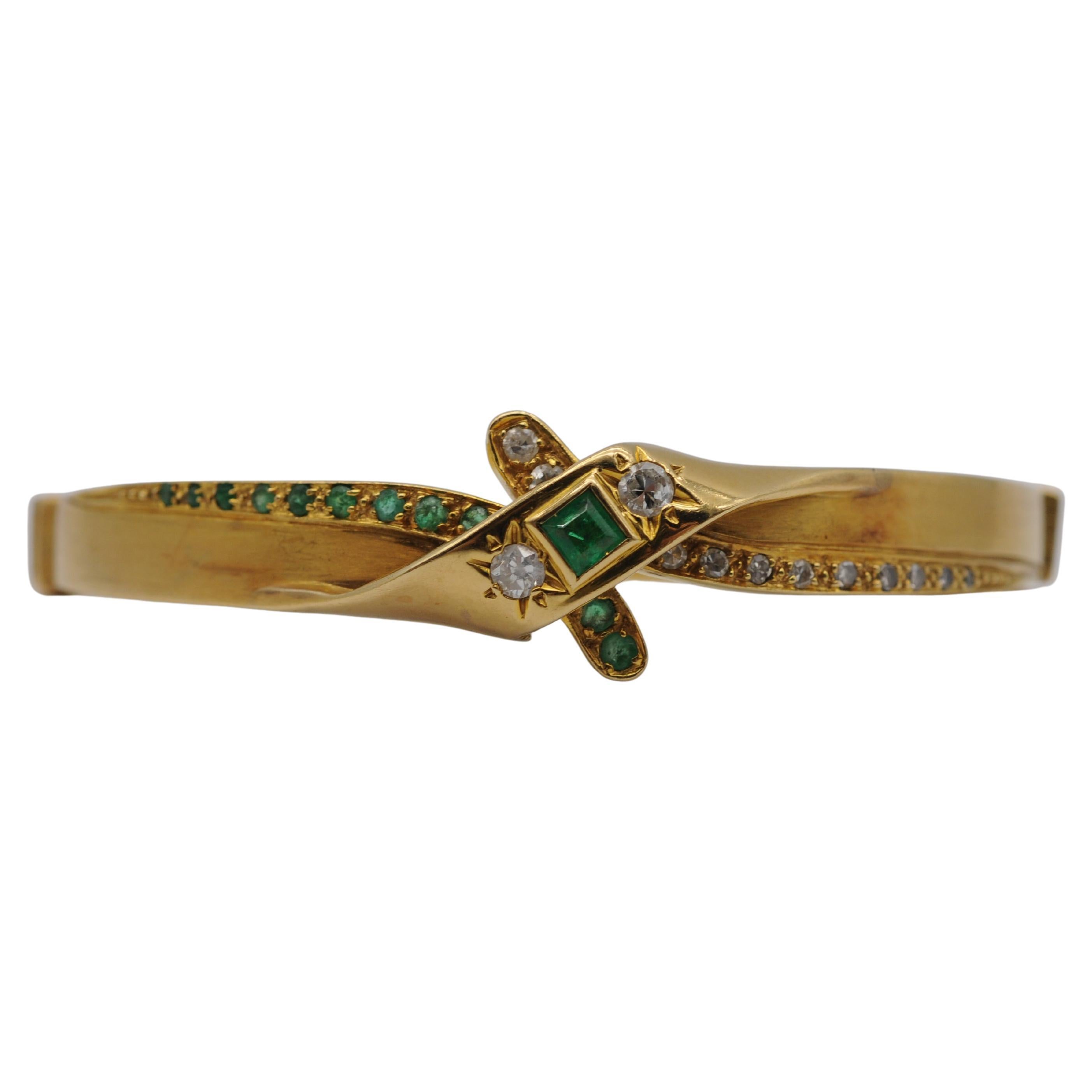 A beautiful antique bracelet crafted in 18k yellow gold, featuring a timeless and elegant design. This piece, estimated to be 70 to 100 years old, is adorned with 12 vibrant emeralds, including a centerpiece emerald of approximately 0.40 carats, and