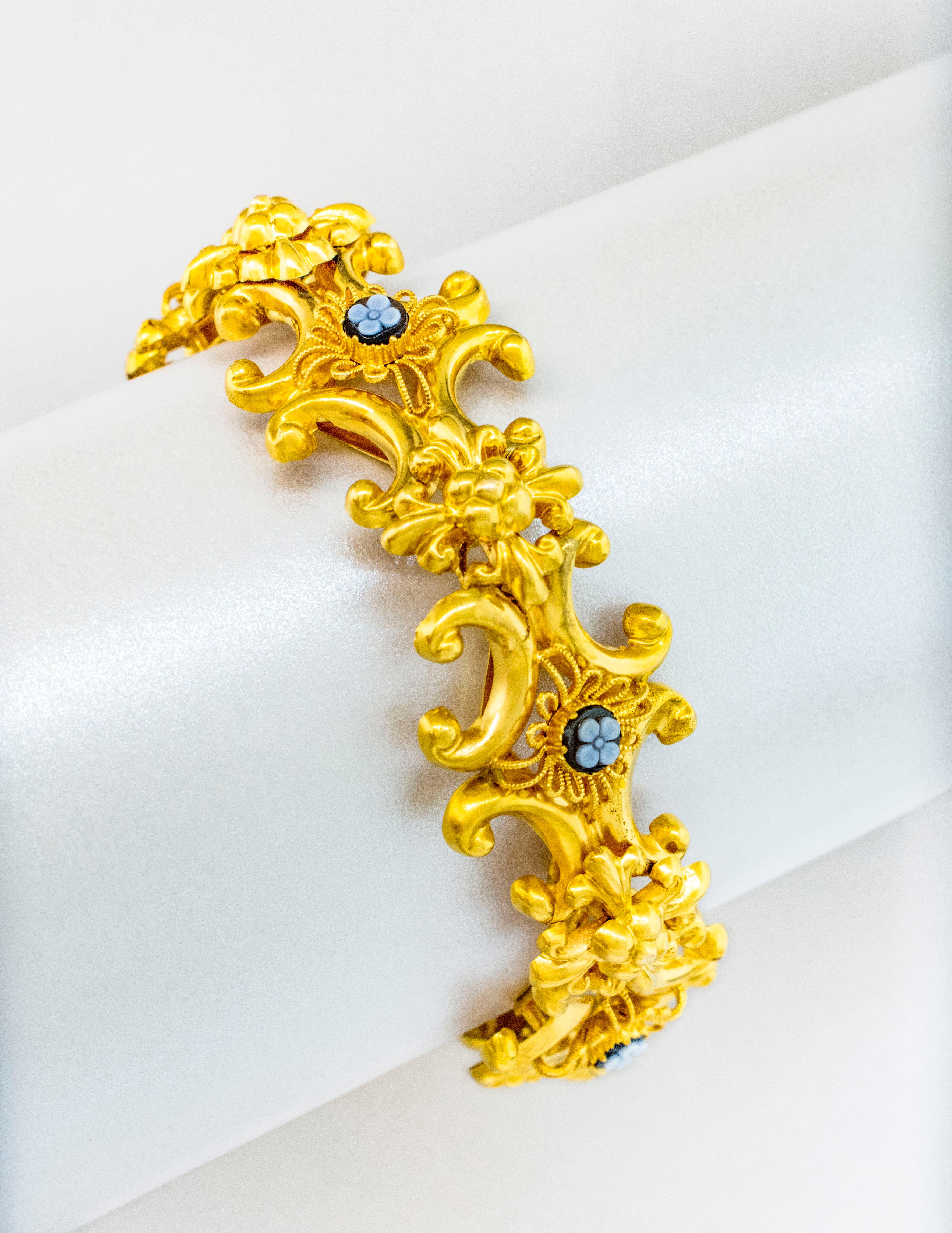 An Antique Yellow Gold Bracelet that tests to be 18 karat gold. It is an estate piece that was probably made circa 1900. The Fleur de Lis design translates to 