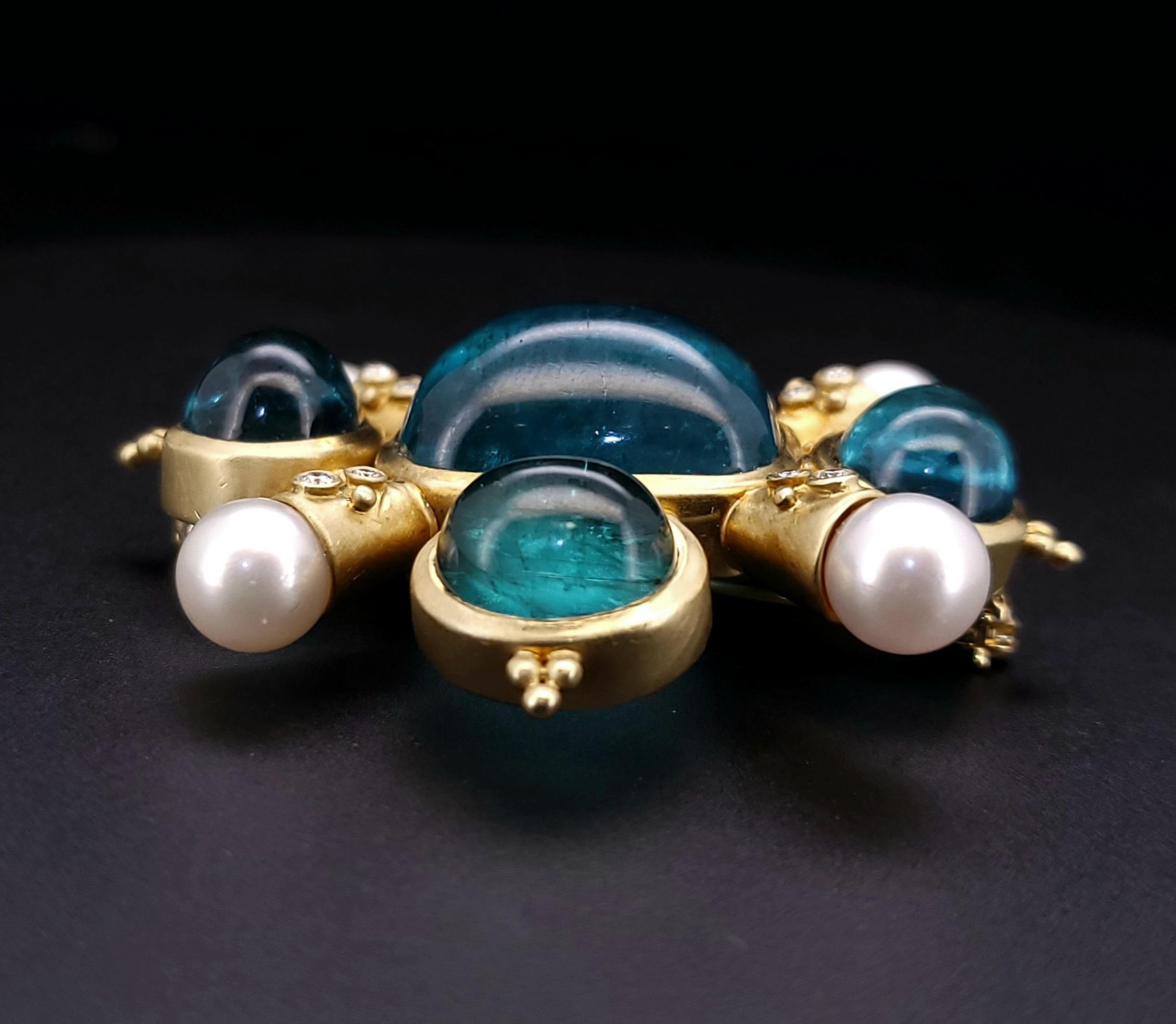 Antike Brosche aus 18 Karat Gelbgold mit Aquamarin-Perlen und Diamanten (Rundschliff) im Angebot