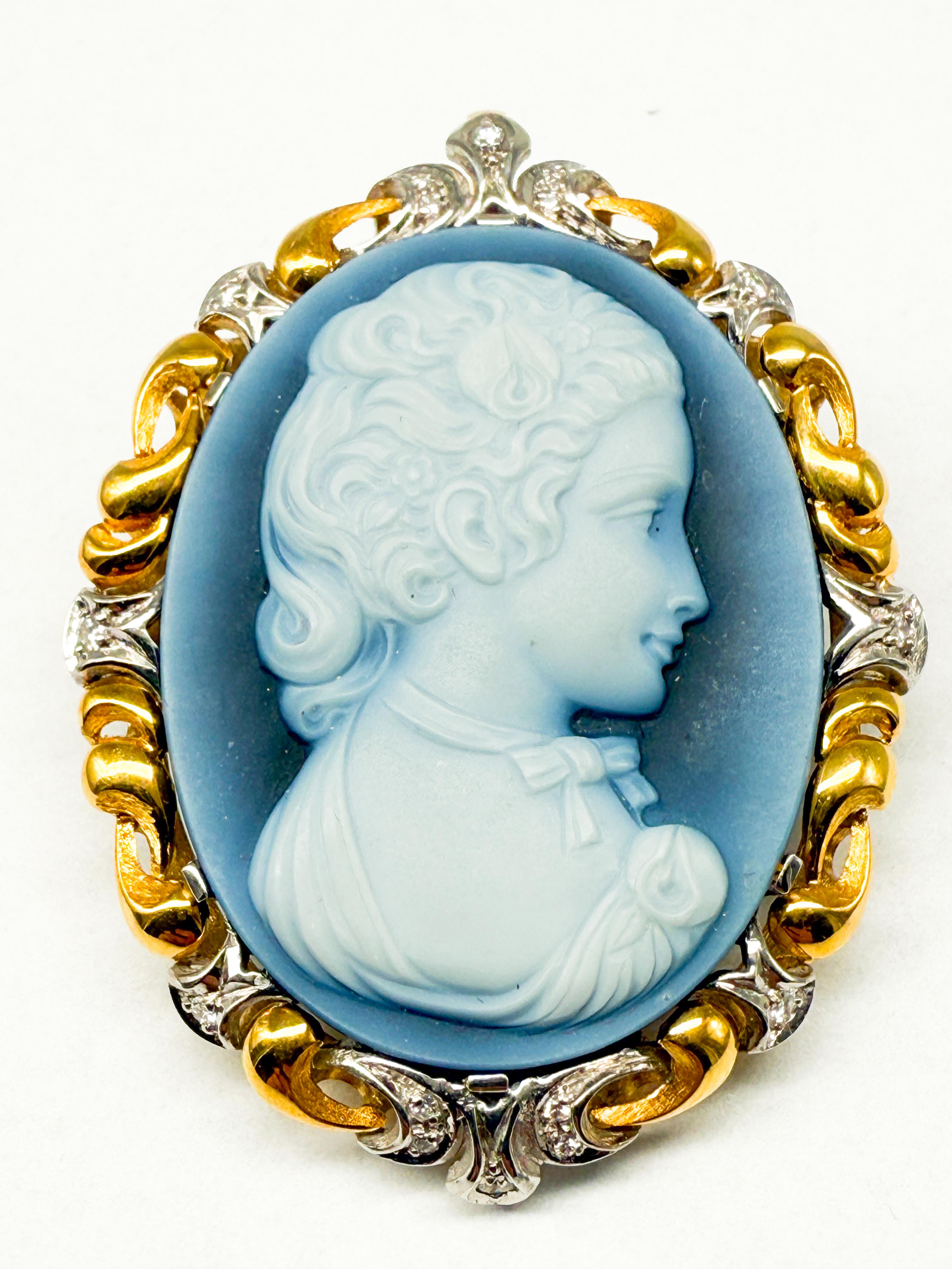 Antique 18K Yellow Gold Brooch with Blue Cameo and Diamonds In Good Condition For Sale In Berlin, DE