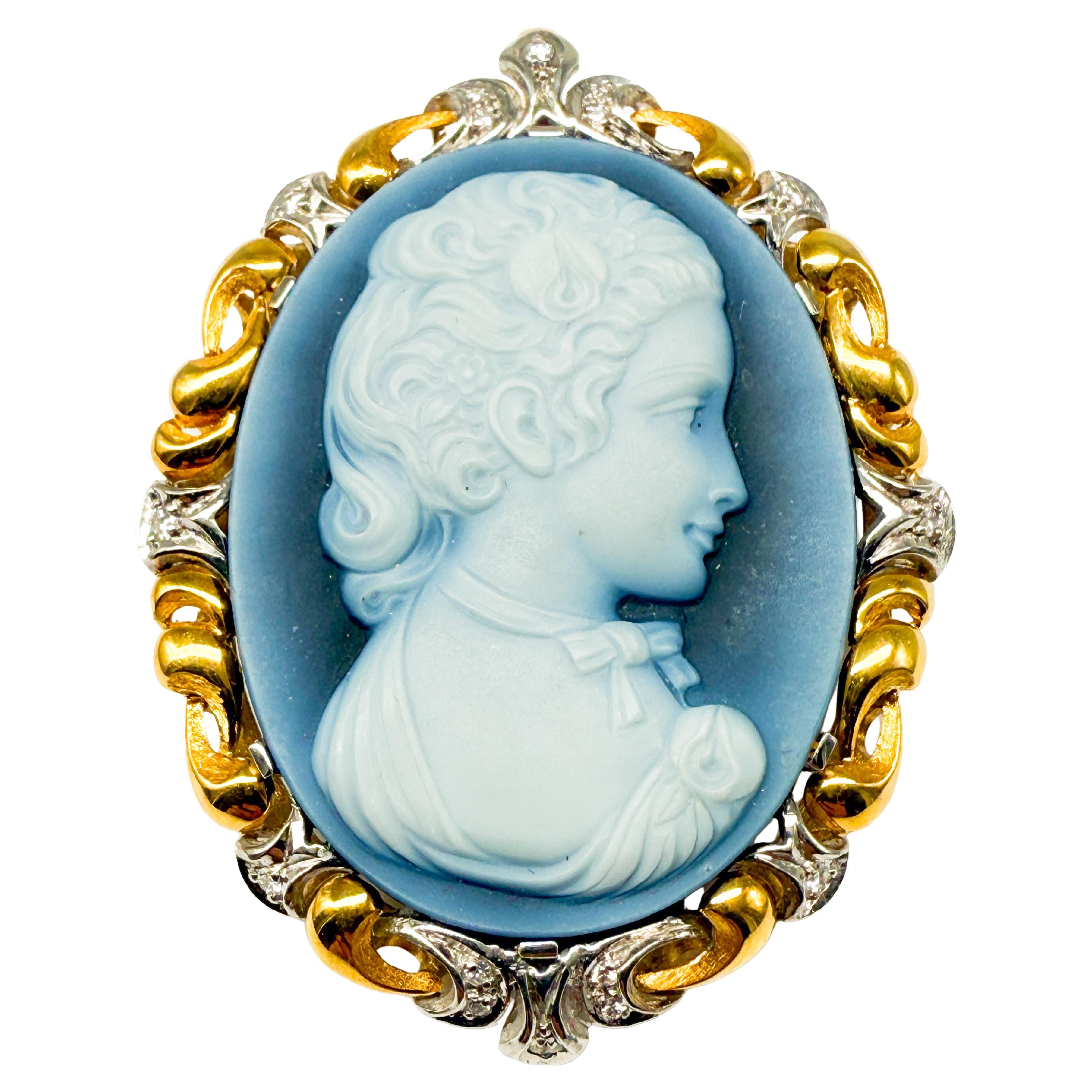 Broche antiguo de oro amarillo de 18 quilates con camafeo azul y diamantes