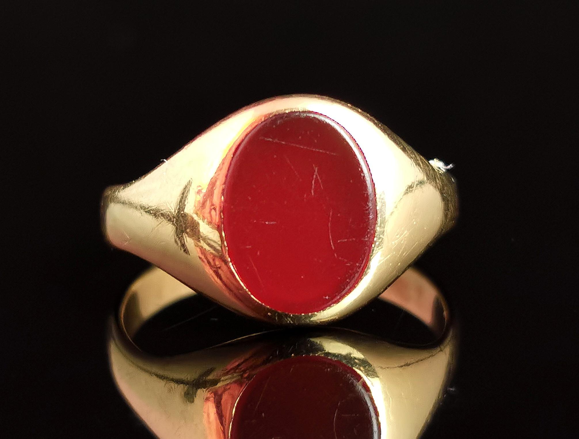 Antique 18k Yellow Gold, Carnelian Signet Ring, Pinky Ring In Good Condition In NEWARK, GB