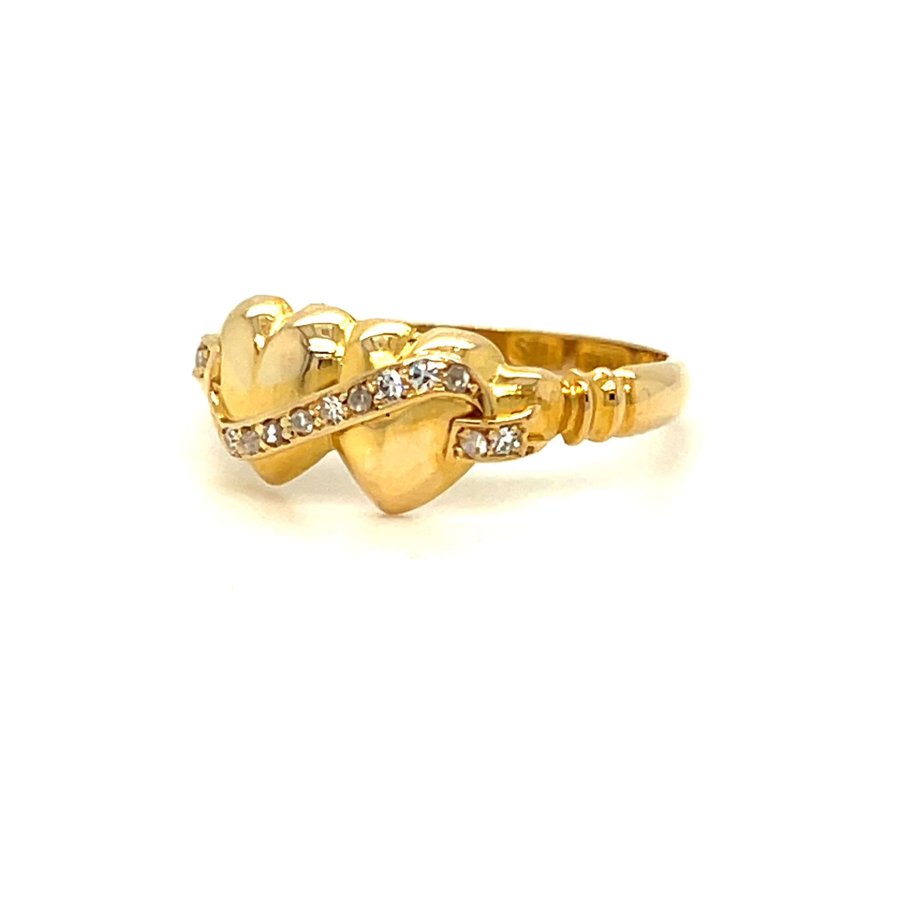Late Victorian Antique 18K Yellow Gold Double Heart Diamond Ring. For Sale