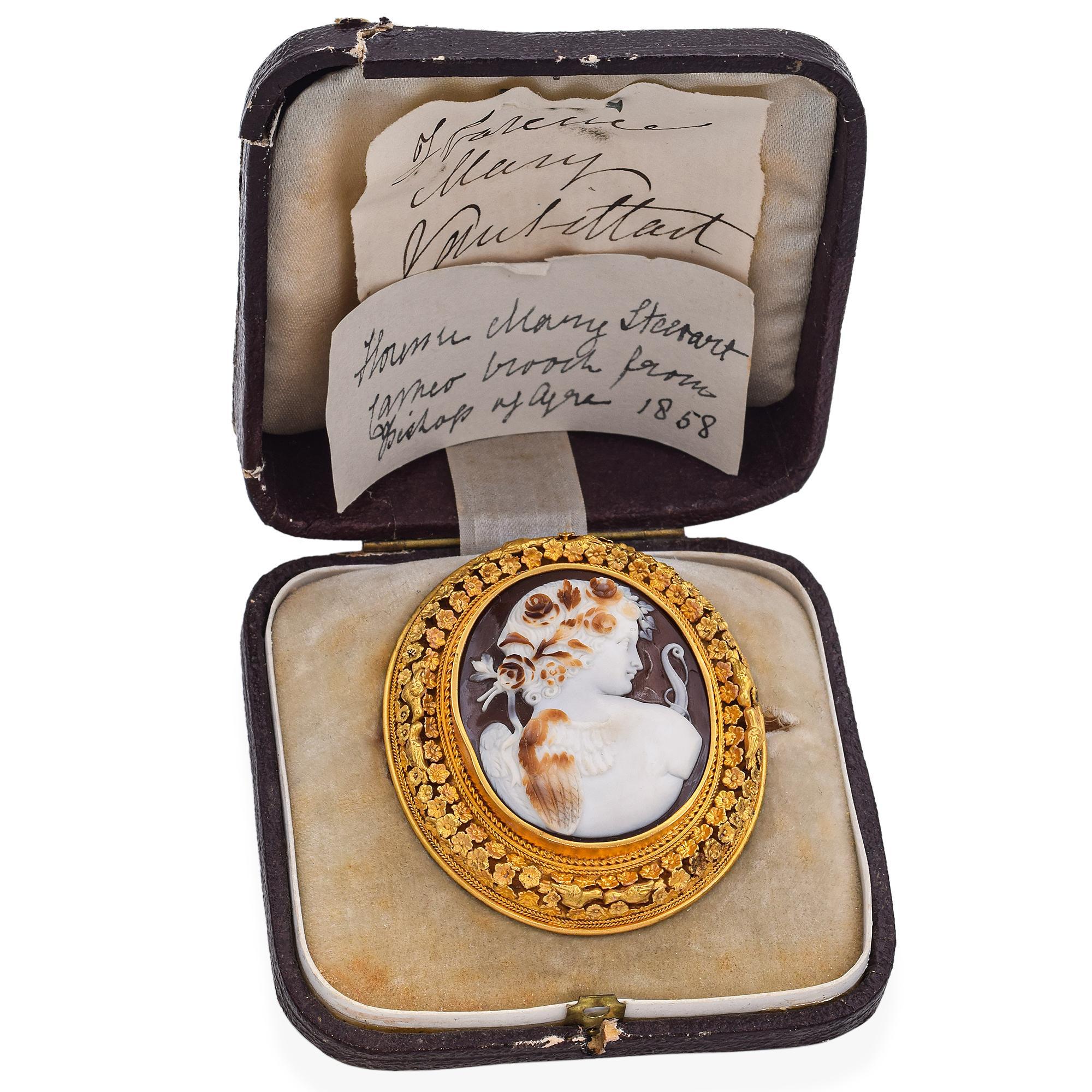 Antique 18K Yellow Gold Eros Shell Cameo Brooch In Good Condition For Sale In New York, NY