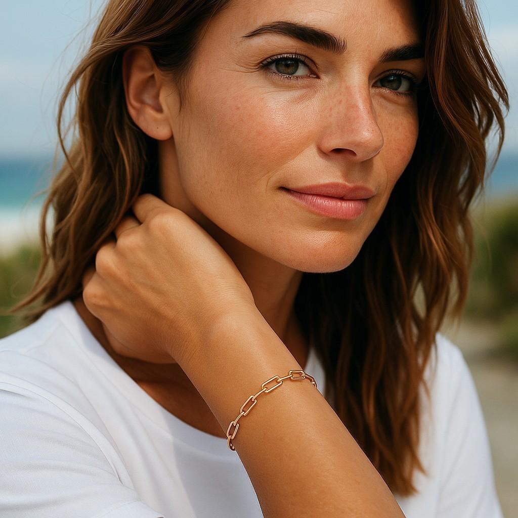 A Timeless Piece of Elegance and Craftsmanship
Discover the allure of this exquisite Antique Eslabon Bracelet, masterfully crafted in 18K yellow gold. Measuring 7 inches in length and 0.21 inches in width, this bracelet embodies the perfect blend of
