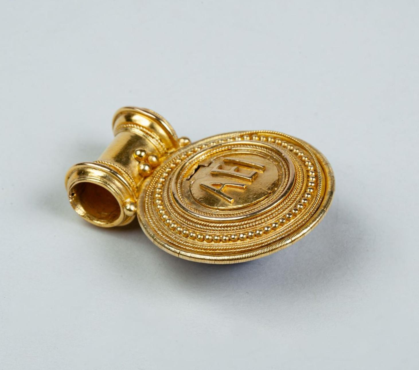 Cabochon Antique 18 Karat Yellow Gold Etruscan Style Pendant