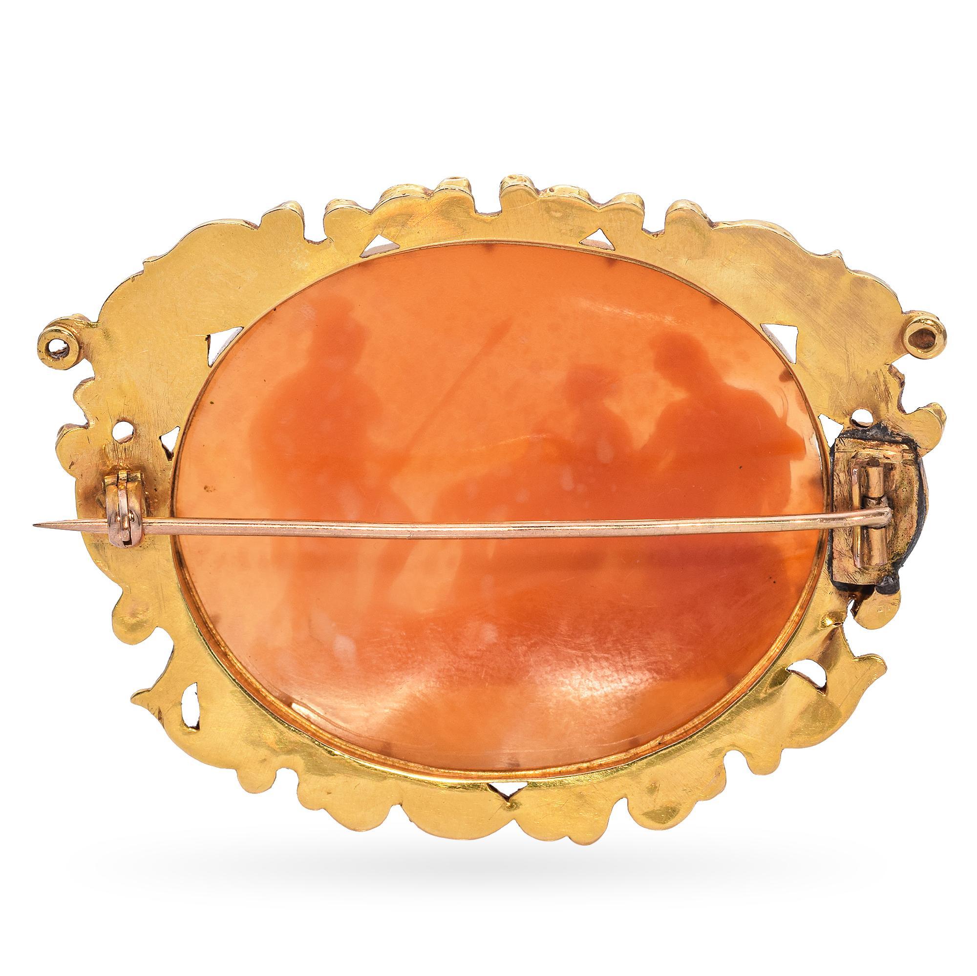 Broche camée ancienne « Hector going to see Paris » en or jaune 18 carats Pour femmes en vente