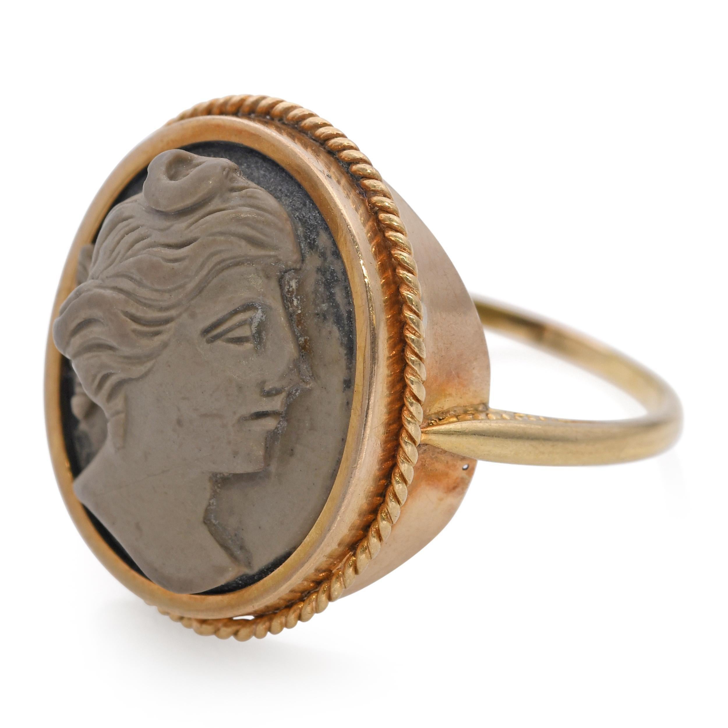 De las mujeres Anillo antiguo de oro amarillo de 18k con camafeo de lava en venta