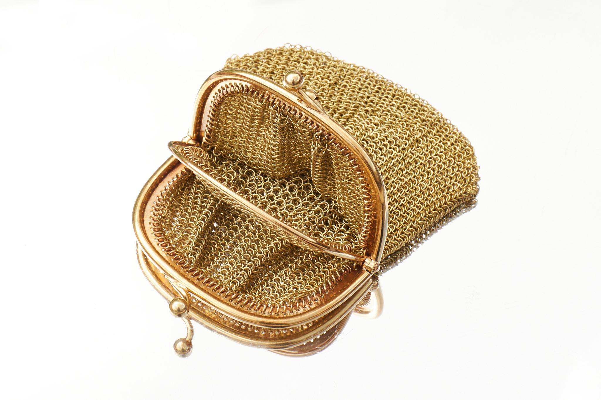 Antique 18K Yellow Gold Mesh Two Compartment Coin Purse, circa 1920's For Sale 1