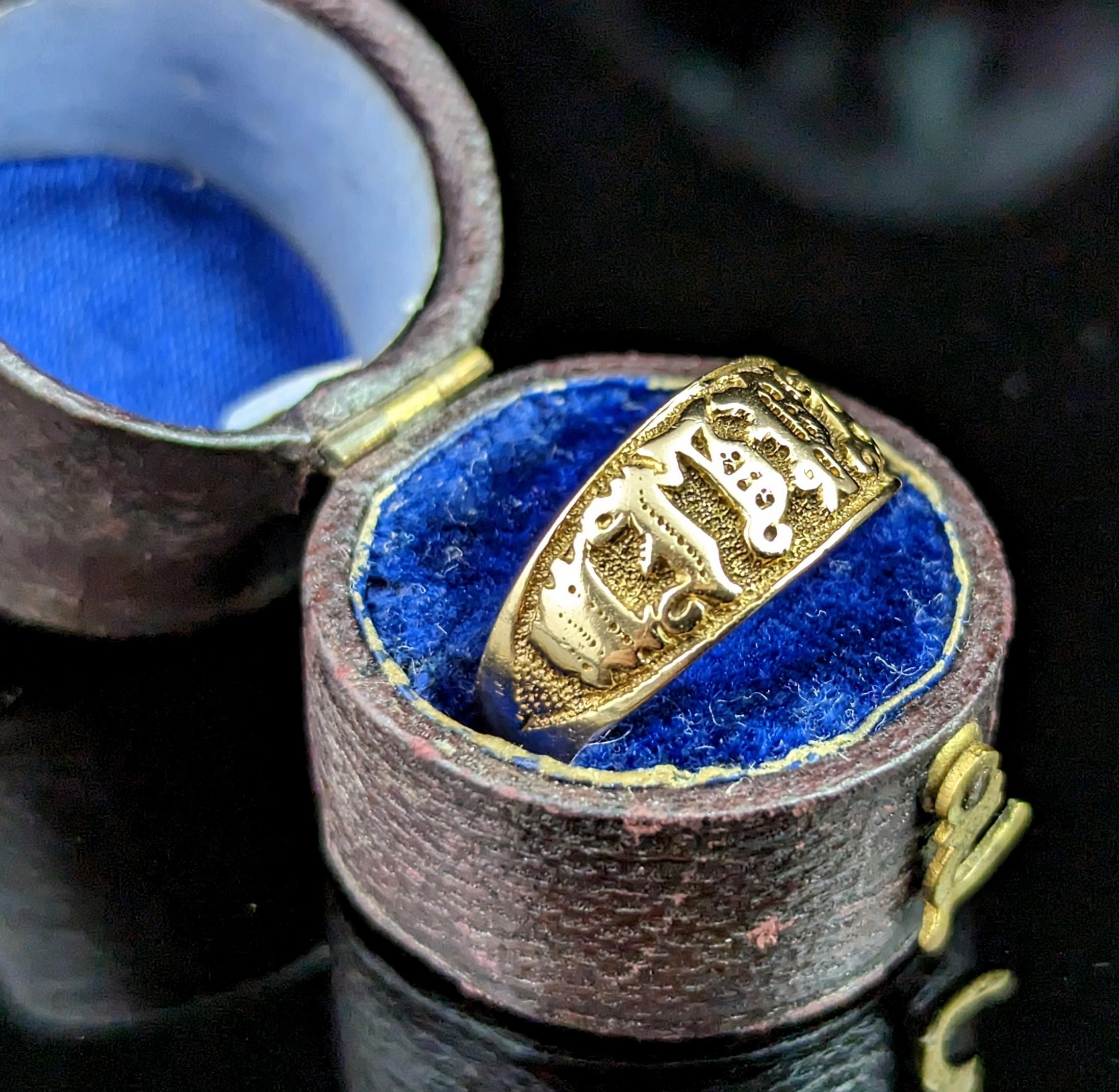 Antique 18k yellow gold Mizpah ring, Victorian  In Fair Condition In NEWARK, GB