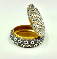 Antique 18K Yellow Gold Polychrome Enamel Forget Me Not Flowers Pill Box