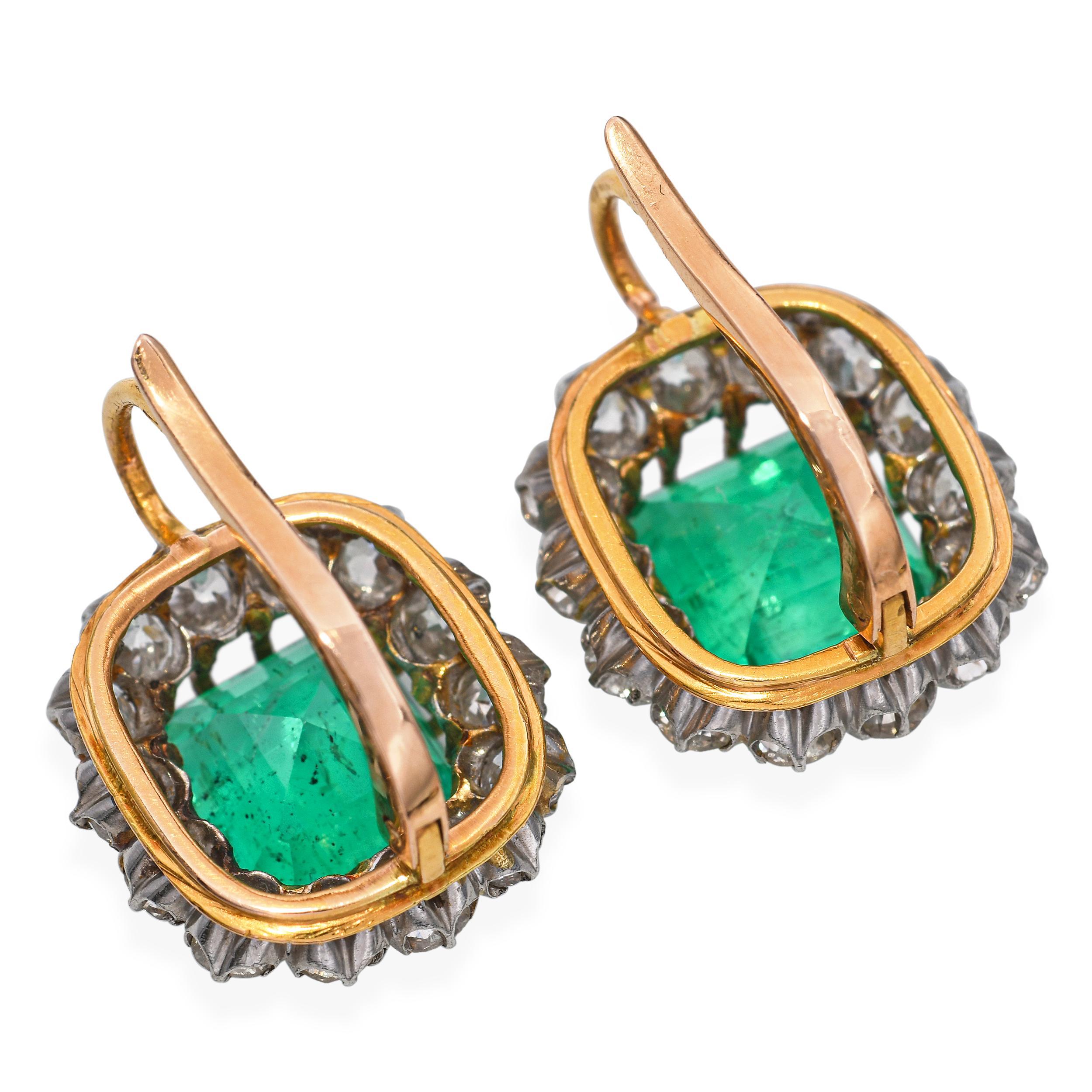 Boucles d'oreilles anciennes en or jaune 18k et platine avec émeraude colombienne et diamant GIA Pour femmes en vente