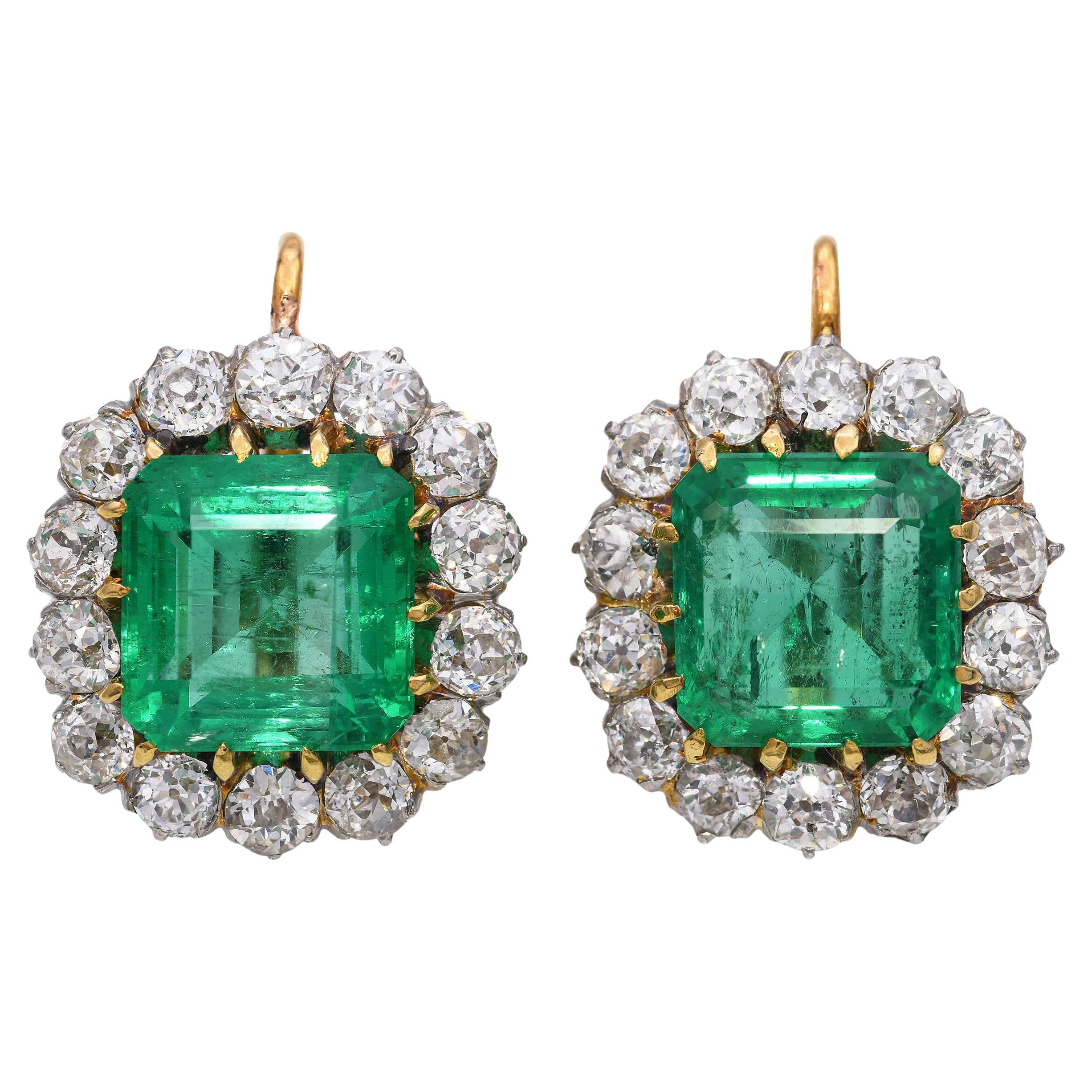 Boucles d'oreilles anciennes en or jaune 18k et platine avec émeraude colombienne et diamant GIA en vente