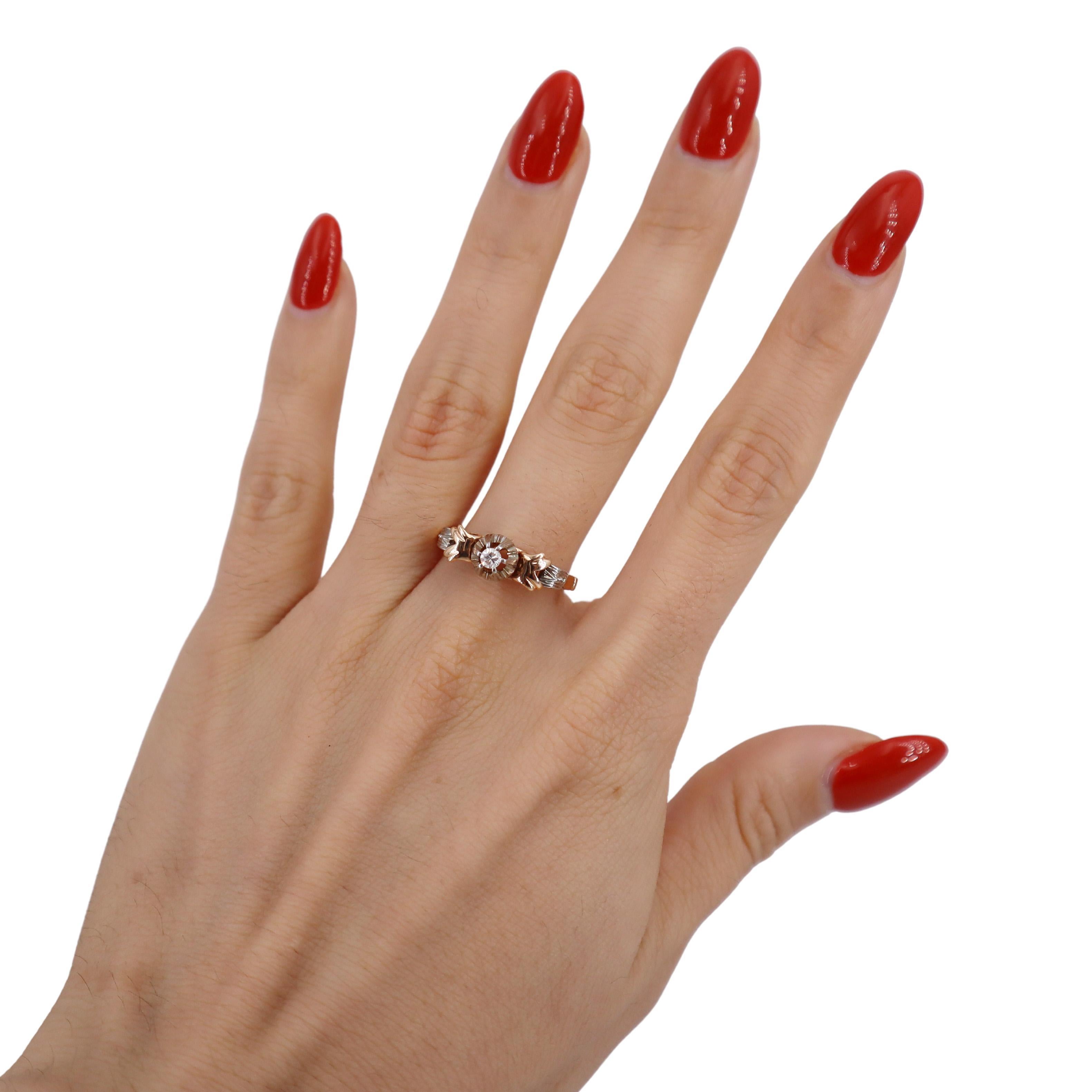 Discover a stunning antique ring, meticulously crafted in 18k yellow gold. This exquisite piece showcases a round cut diamond that weighs approximately 0.08 carats, making it a charming addition to any jewelry collection.

This ring beautifully