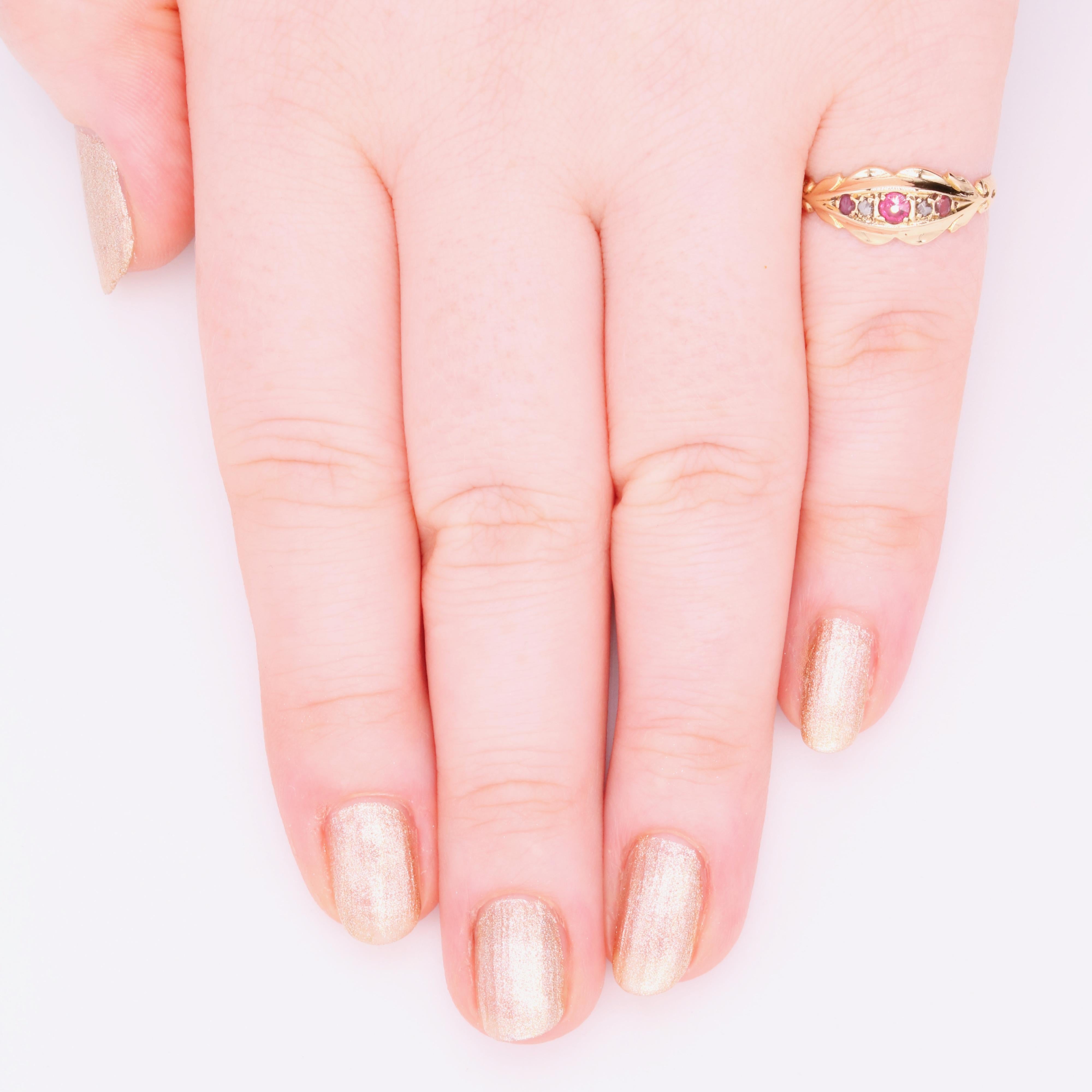 Anillo antiguo de oro amarillo de 18 quilates con 5 piedras de rubí y diamantes talla rosa 4