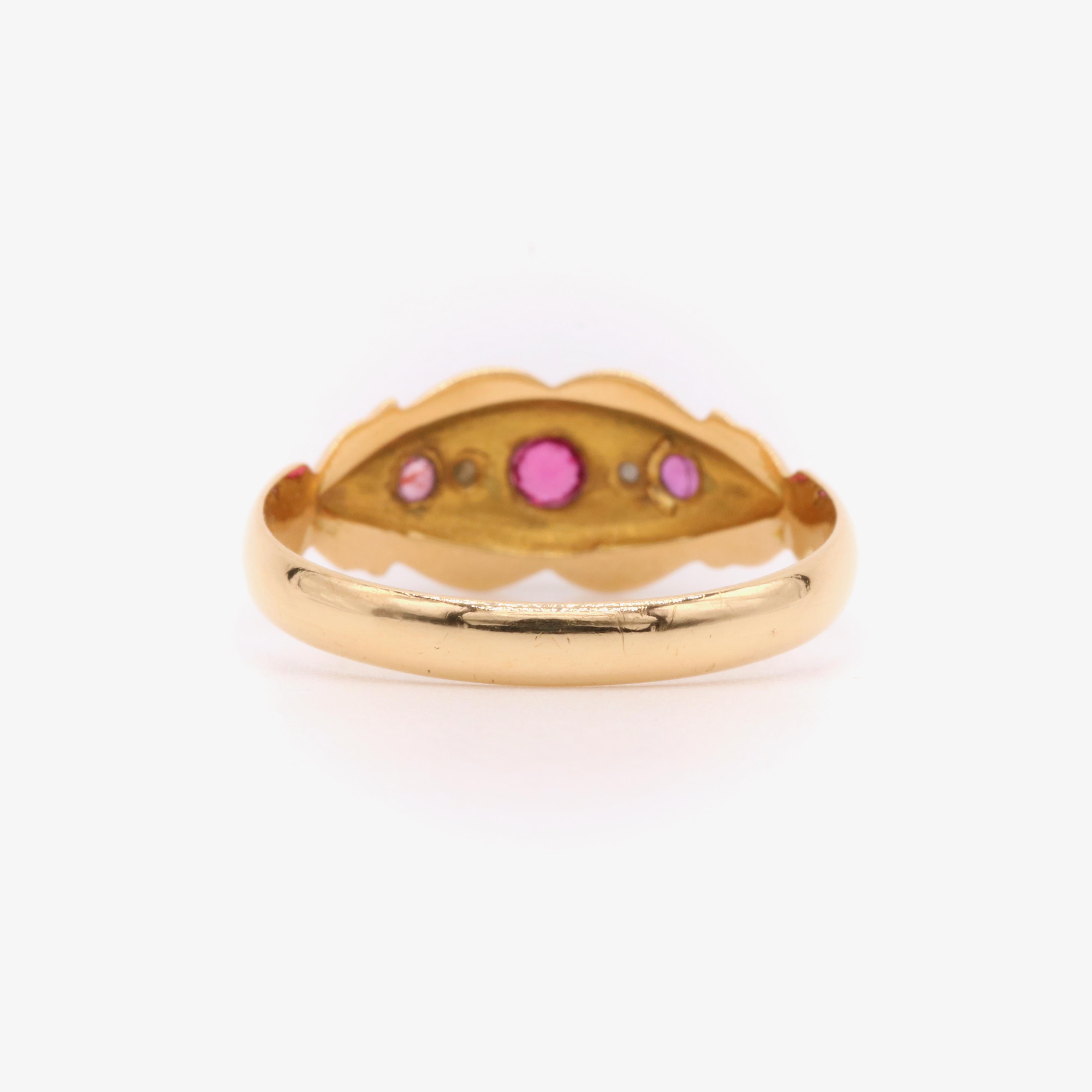 Anillo antiguo de oro amarillo de 18 quilates con 5 piedras de rubí y diamantes talla rosa 1