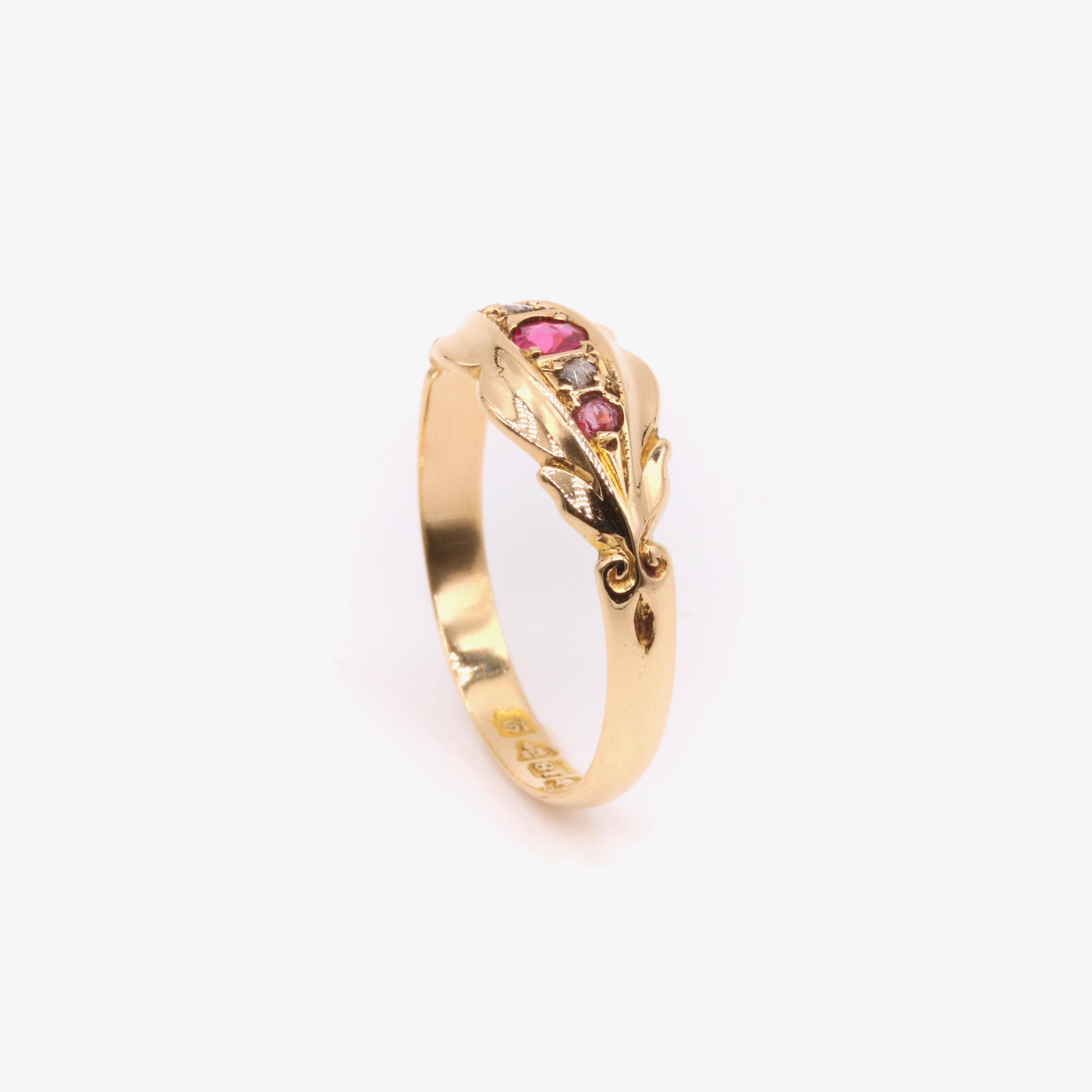 Anillo antiguo de oro amarillo de 18 quilates con 5 piedras de rubí y diamantes talla rosa 2