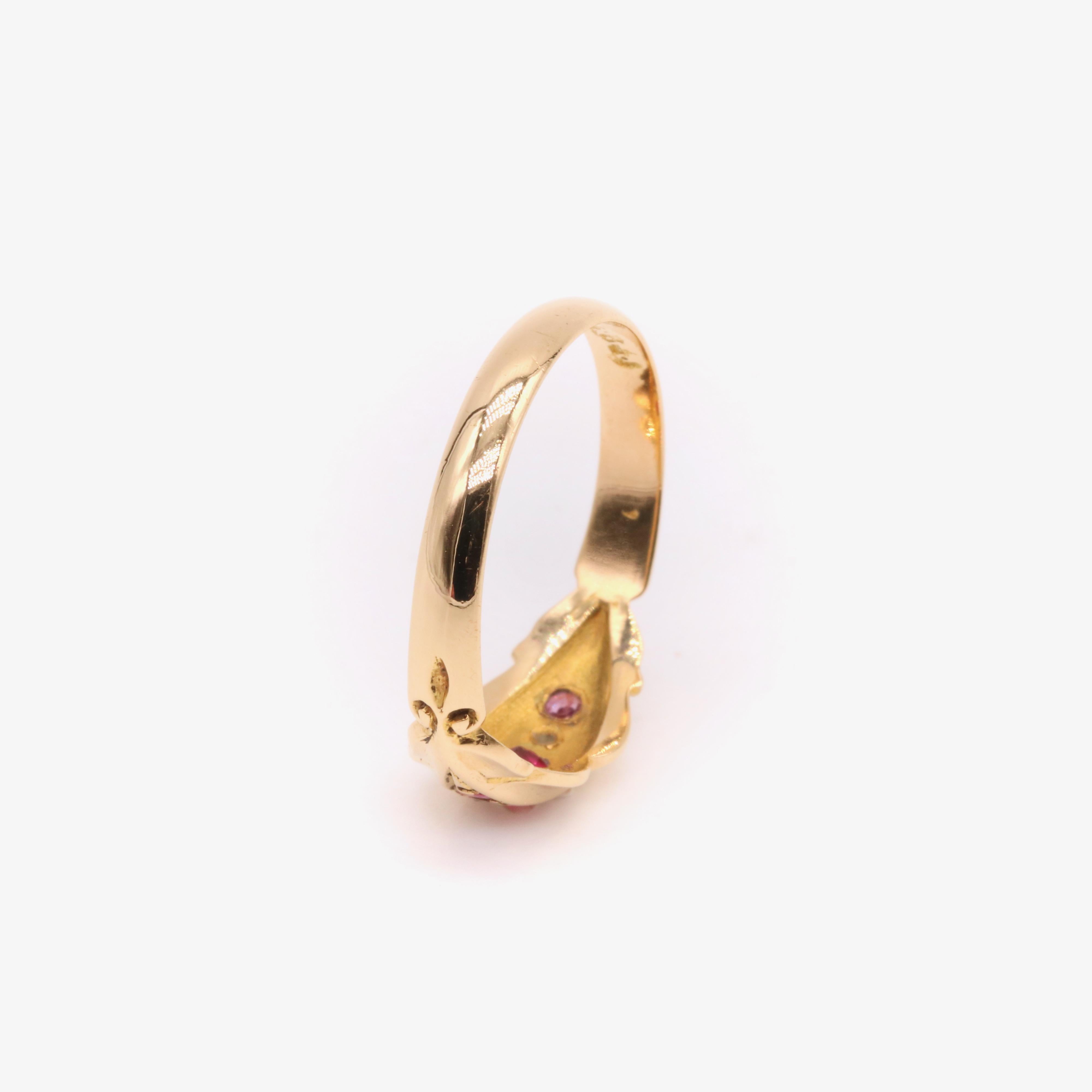 Anillo antiguo de oro amarillo de 18 quilates con 5 piedras de rubí y diamantes talla rosa 3