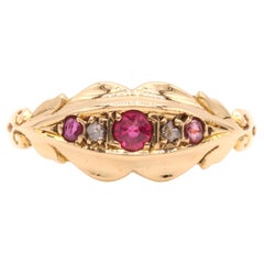 Anillo antiguo de oro amarillo de 18 quilates con 5 piedras de rubí y diamantes talla rosa