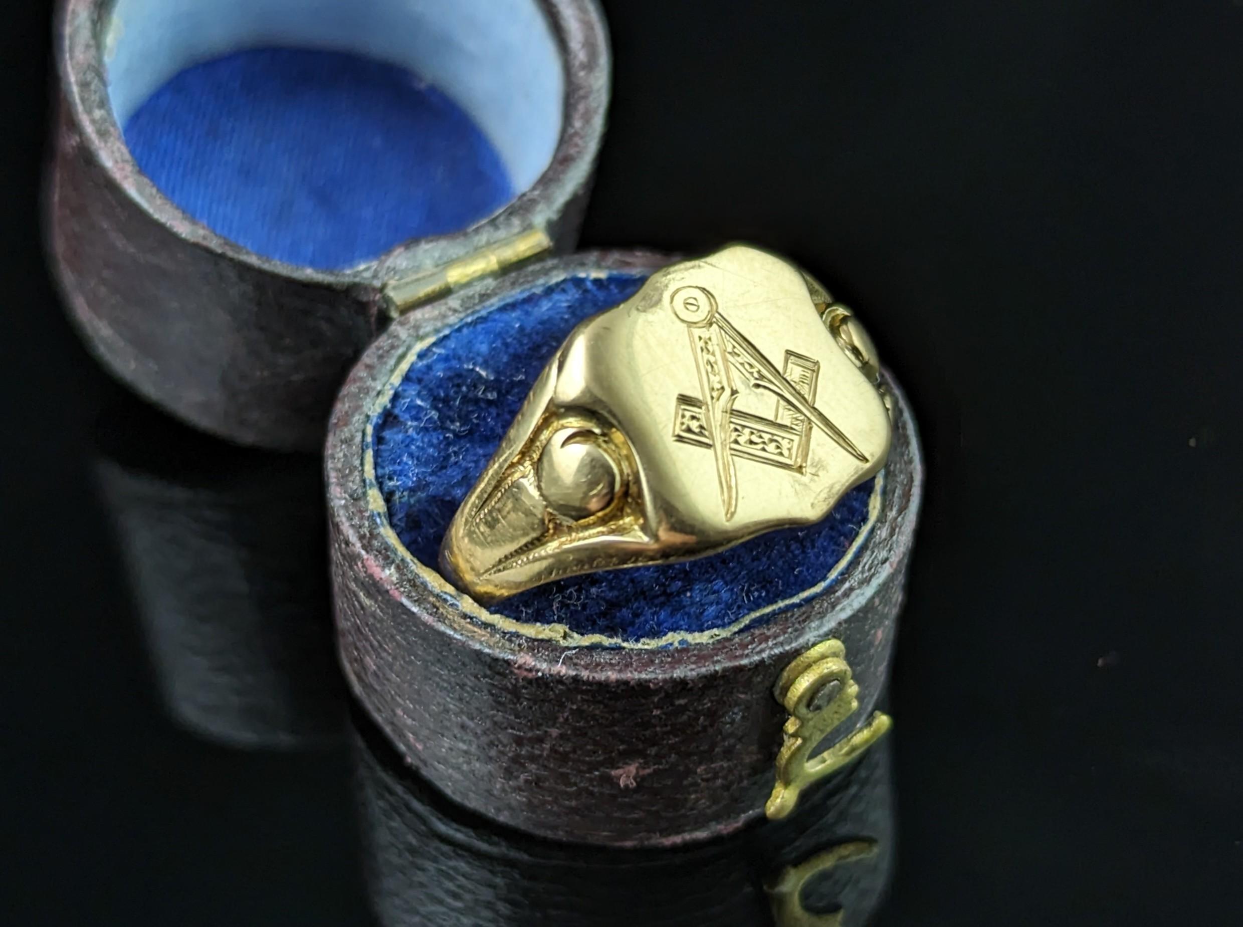 Antique 18k yellow gold signet ring, Masonic  For Sale 1