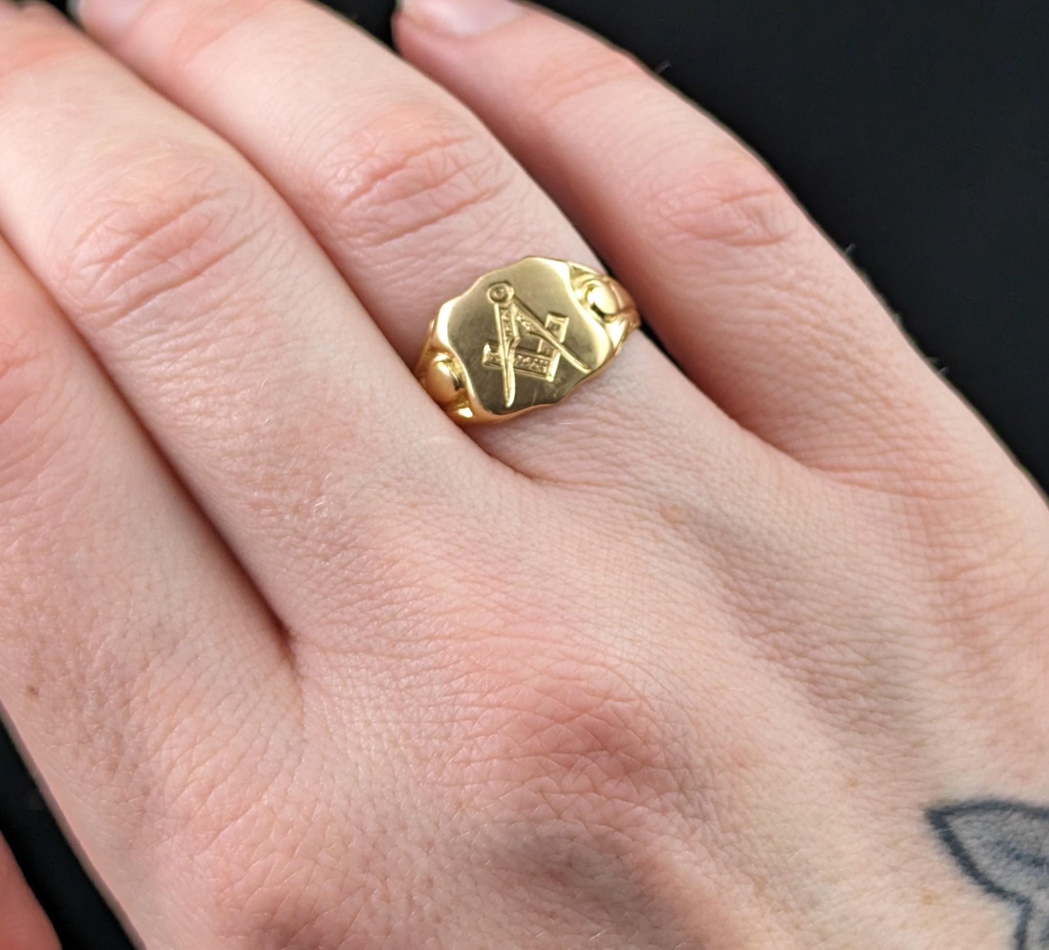 Antique 18k yellow gold signet ring, Masonic  For Sale 2