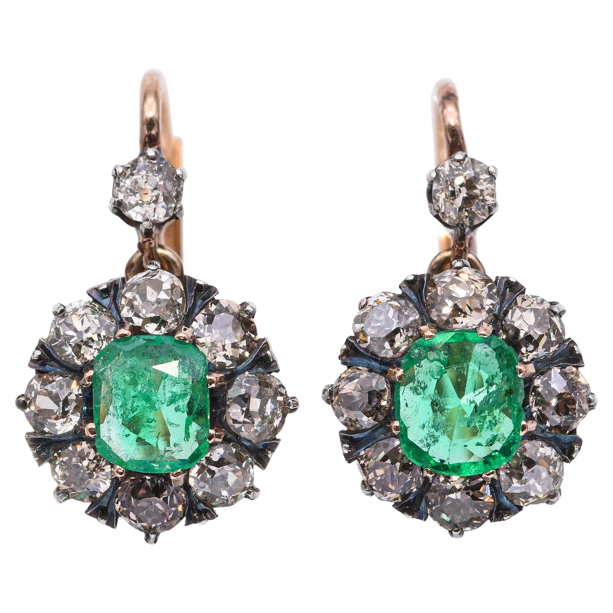 Boucles d'oreilles anciennes en or jaune 18k et argent, diamants et émeraudes de Colombie