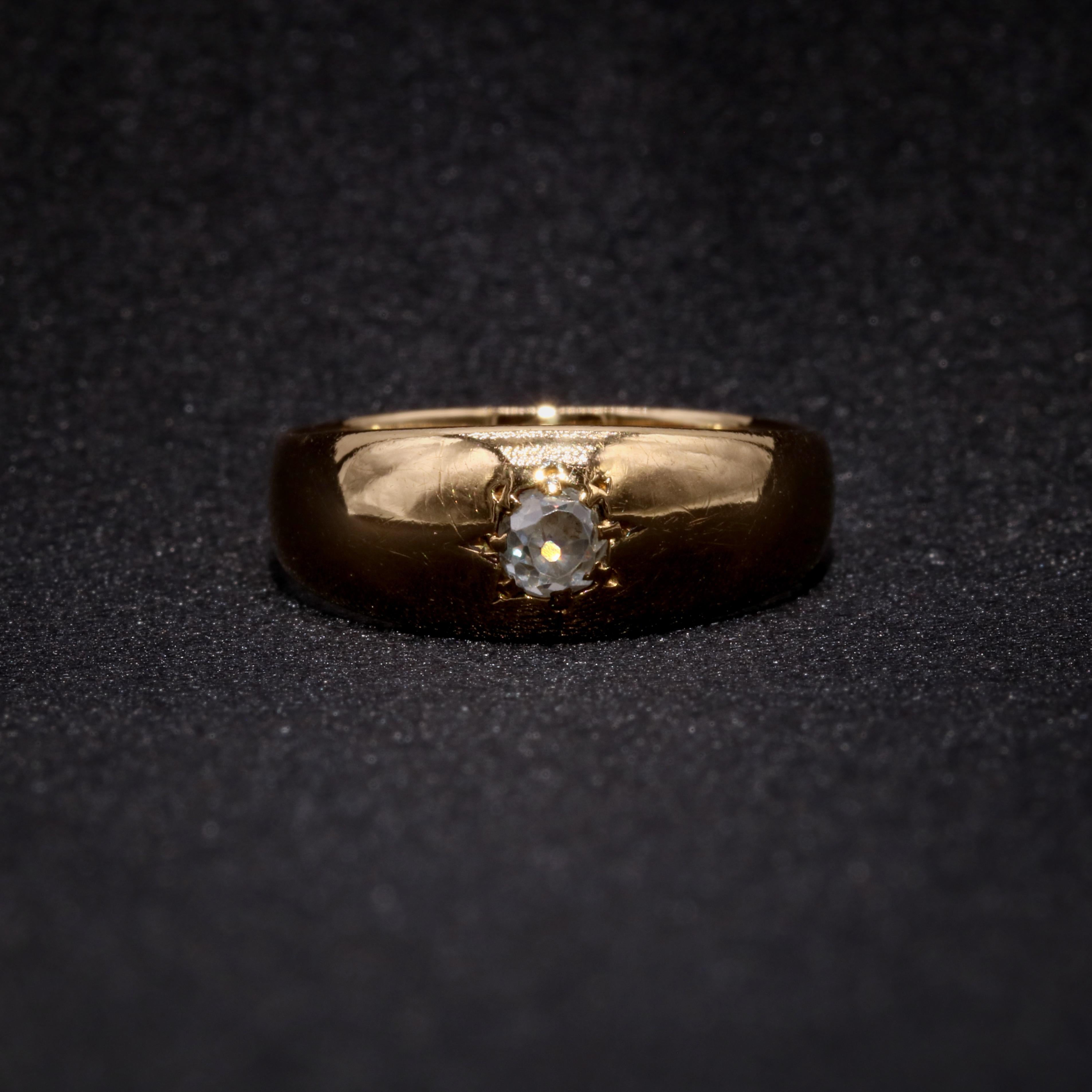 Victorian Antique 18K Yellow Gold Star Set 0.22ct Old Cut Diamond Band Ring
