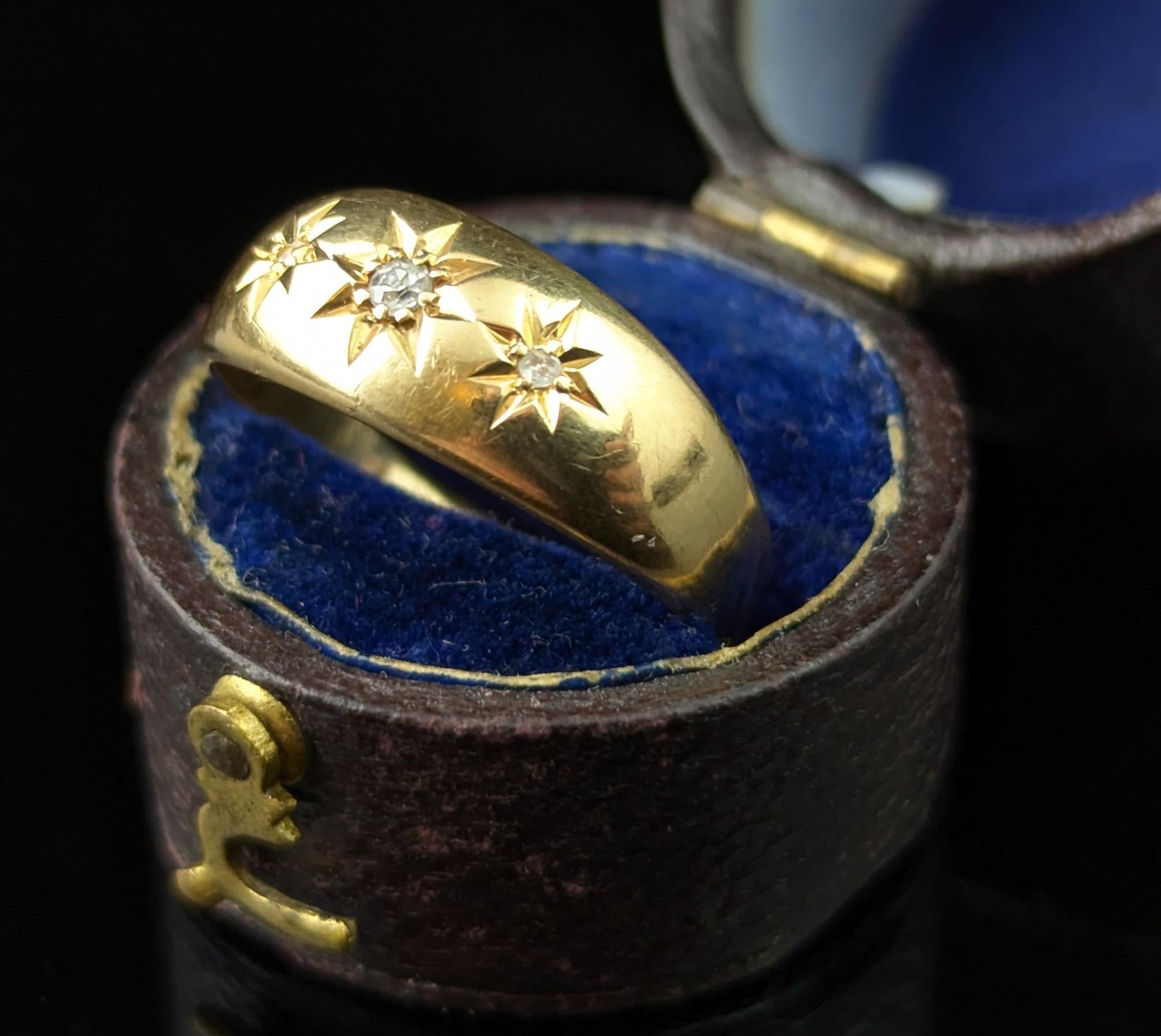 Victorian Antique 18k yellow gold star set diamond ring, Art Deco era