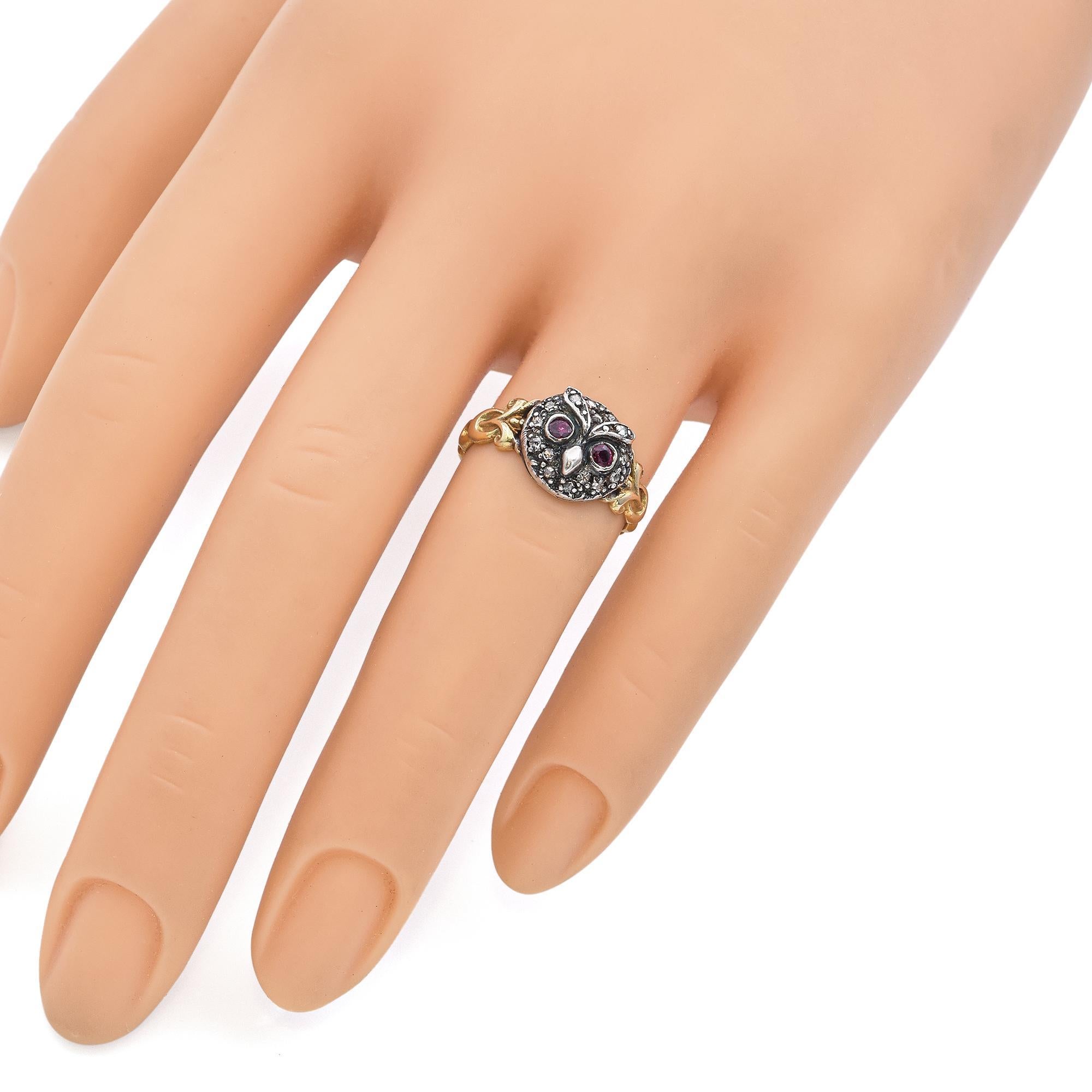 Taille rose Bague hibou ancienne en or jaune 18 carats, argent sterling, rubis et diamants en vente