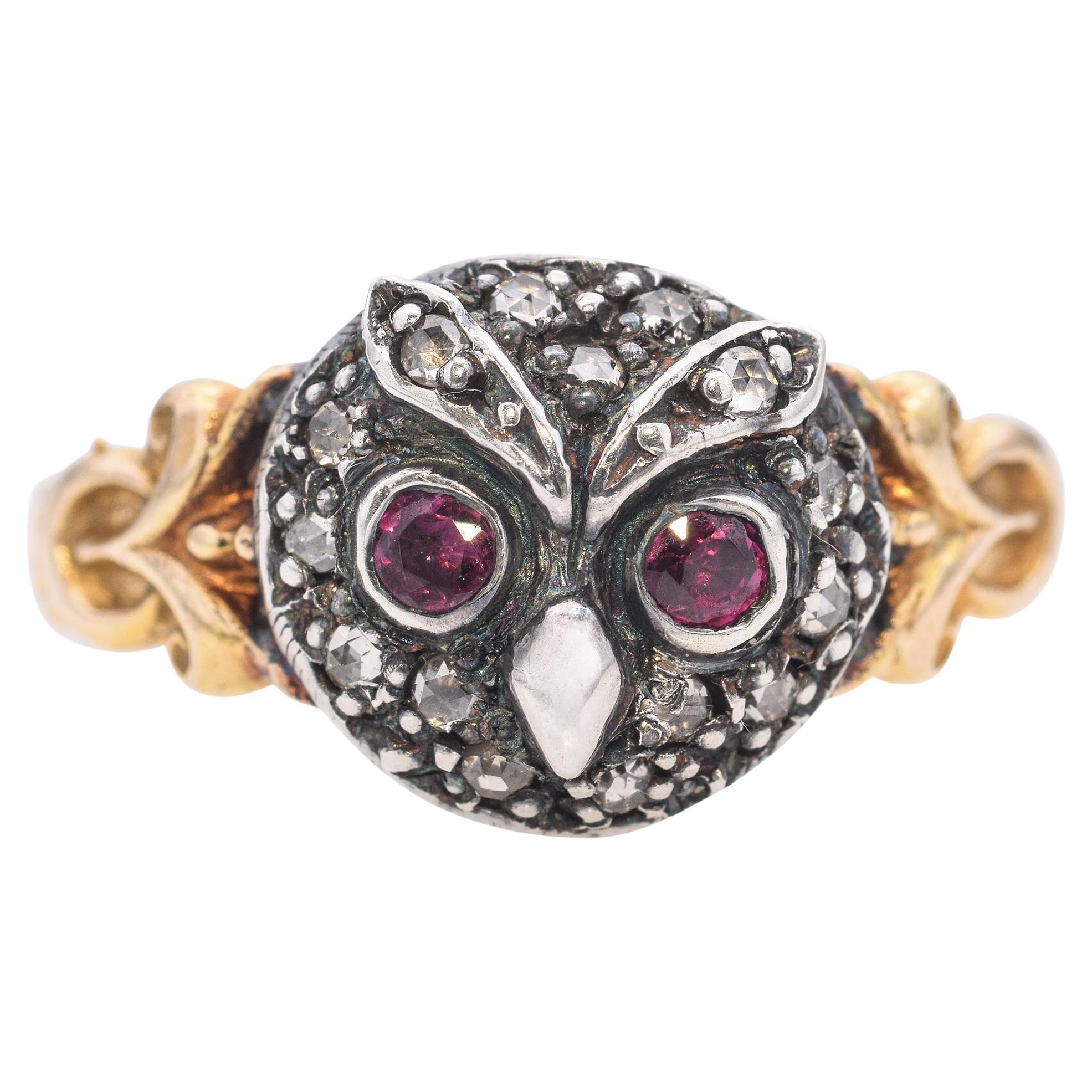 Anillo antiguo de oro amarillo de 18 quilates de plata de ley con un búho de rubíes y diamantes