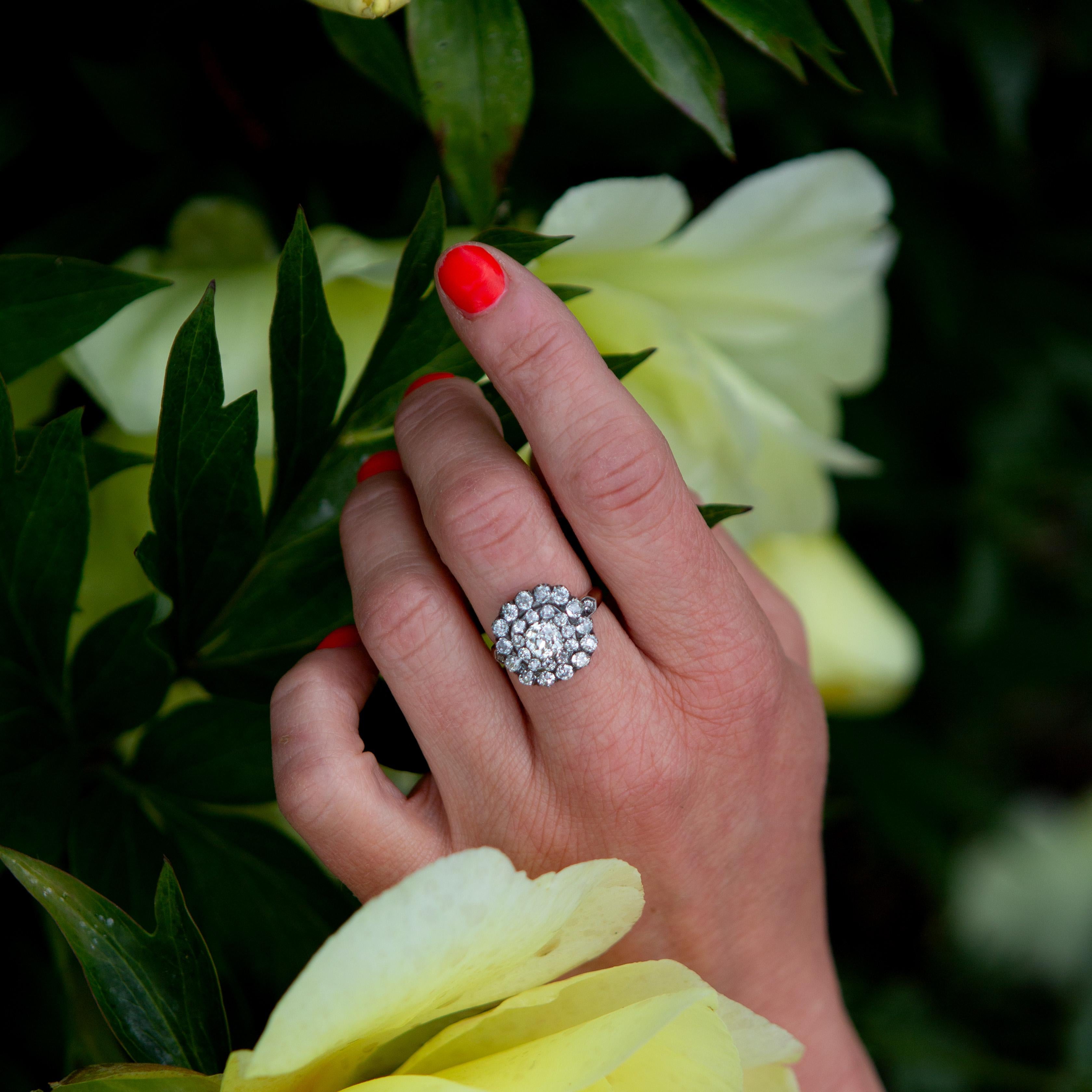 Taille vieille Europe Bague ancienne en or et argent 18 ct et diamant taille ancienne en vente