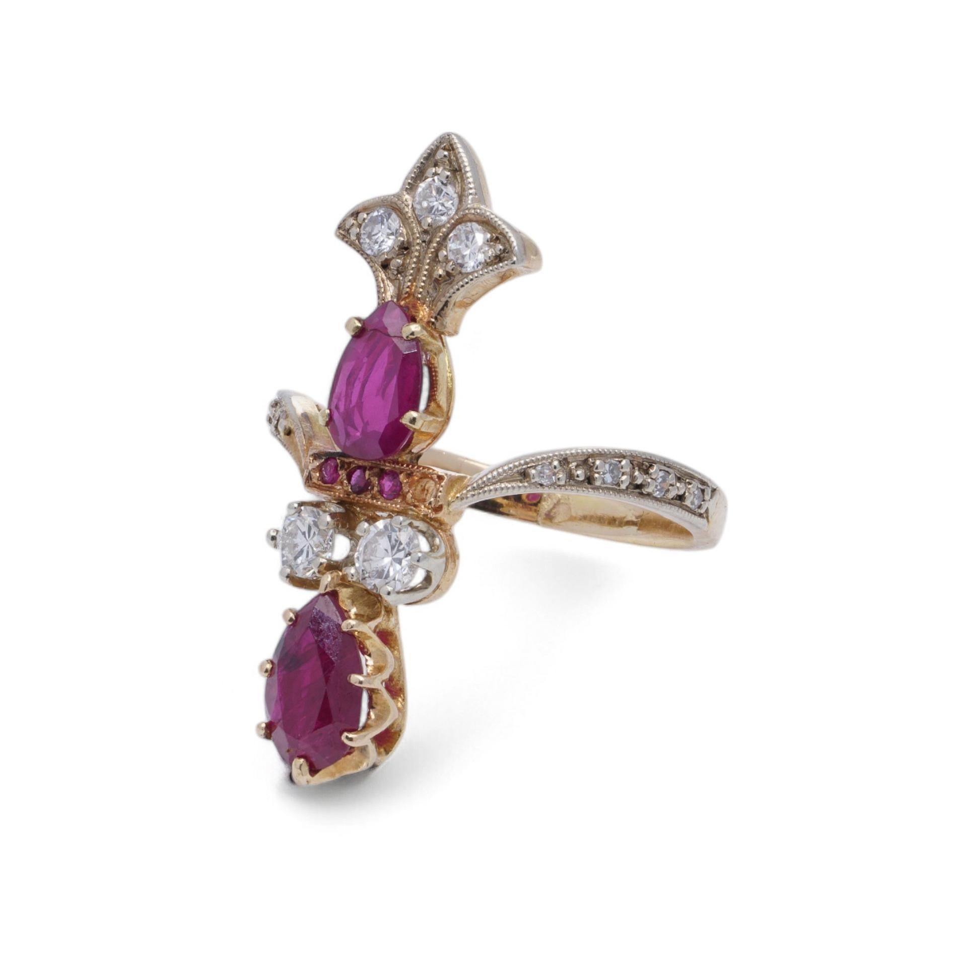 Antique 18kt Gold Ladies Ring with Natural Burma Rubies and Diamonds In Good Condition For Sale In Braintree, GB