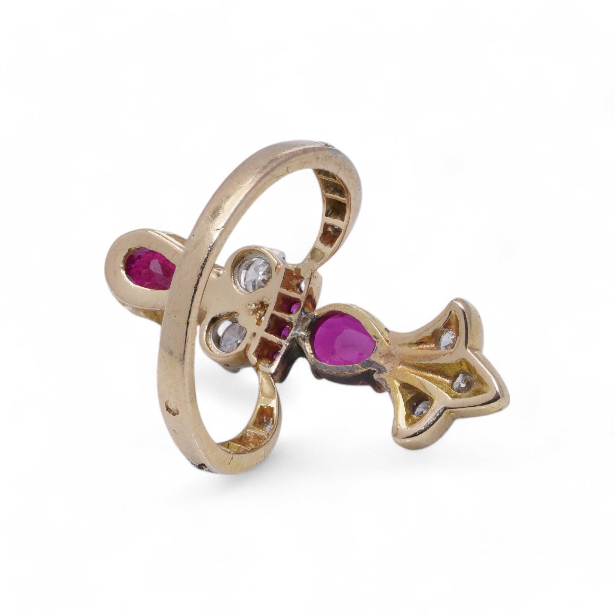 Antique 18kt Gold Ladies Ring with Natural Burma Rubies and Diamonds For Sale 1
