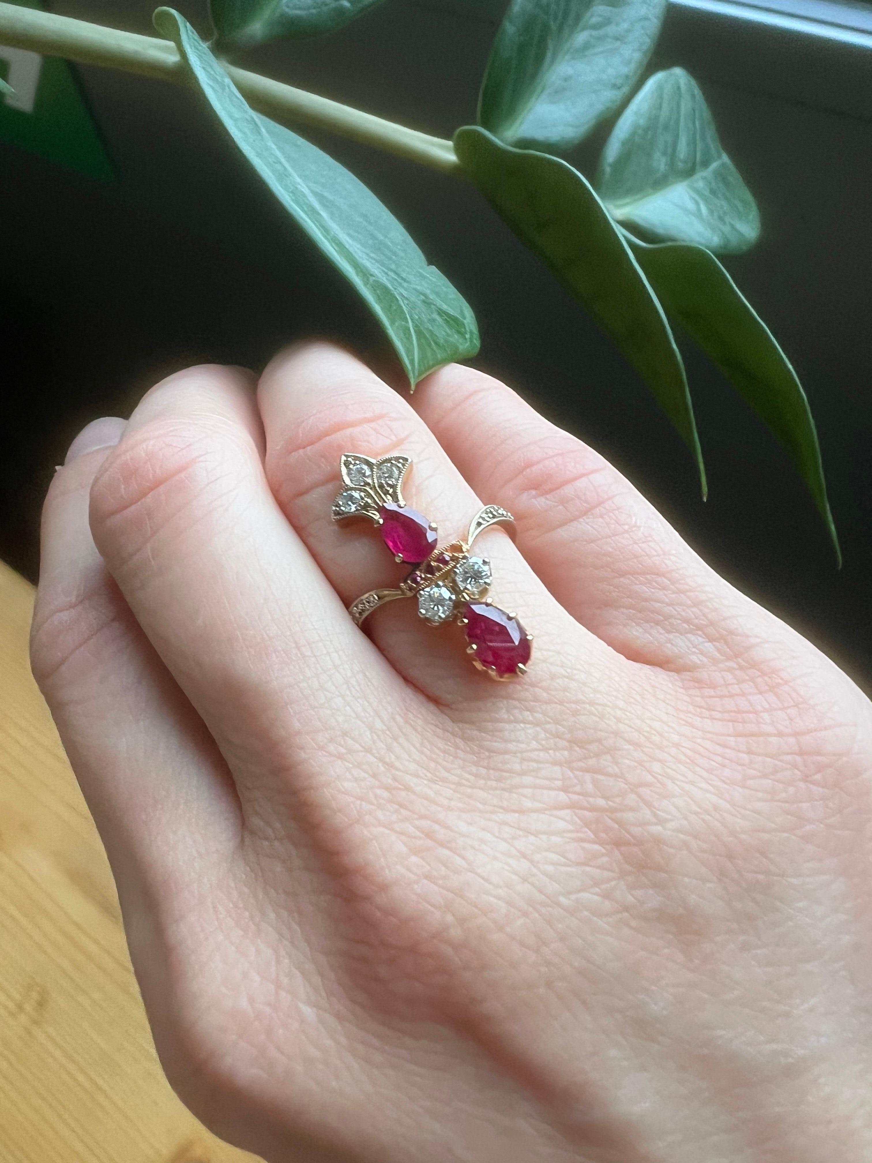 Antique 18kt Gold Ladies Ring with Natural Burma Rubies and Diamonds For Sale 2