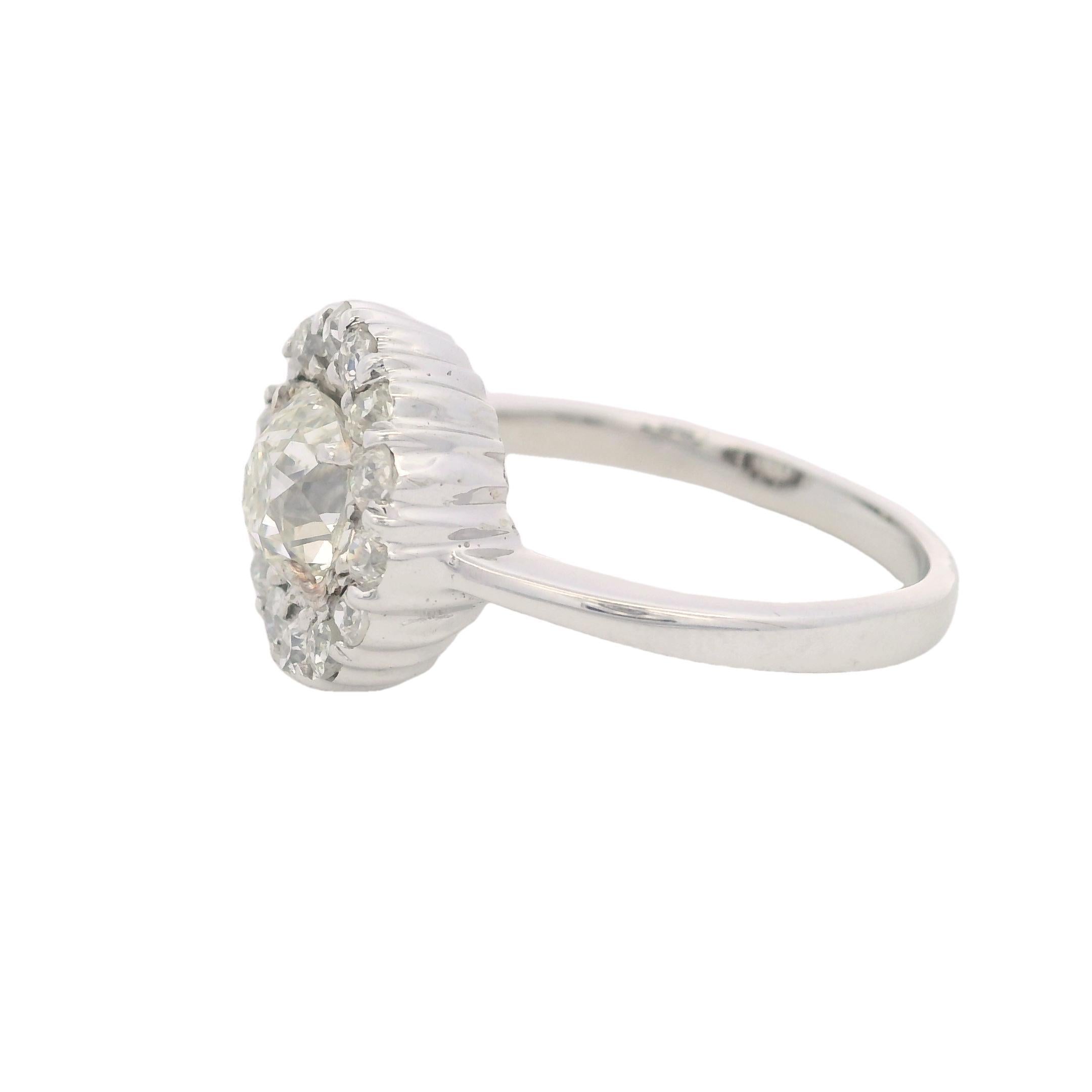 Bague ancienne en or 18 carats avec 2,68 carats de diamants - certificat GIA. en vente 1
