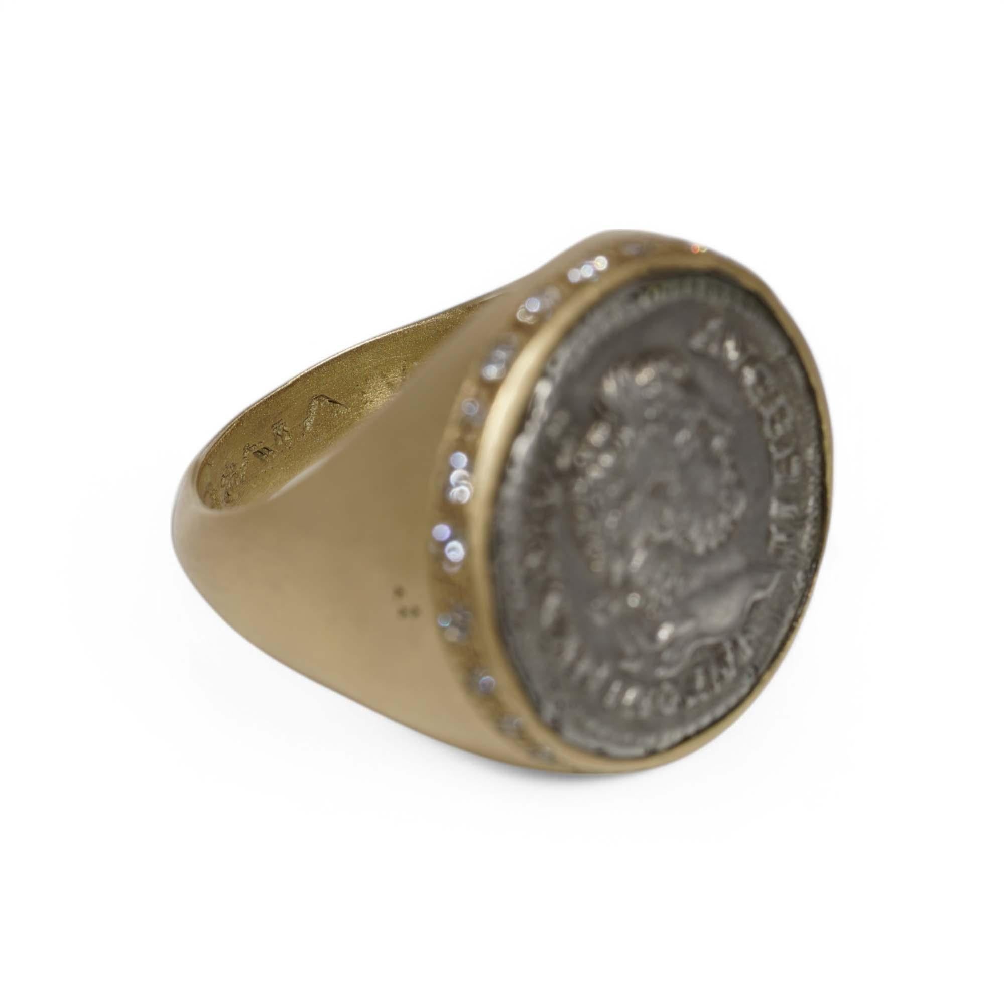 Antique 18kt Gold Signet Ring Featuring a Roman Coin of Emperor Antoninus Pius For Sale 3