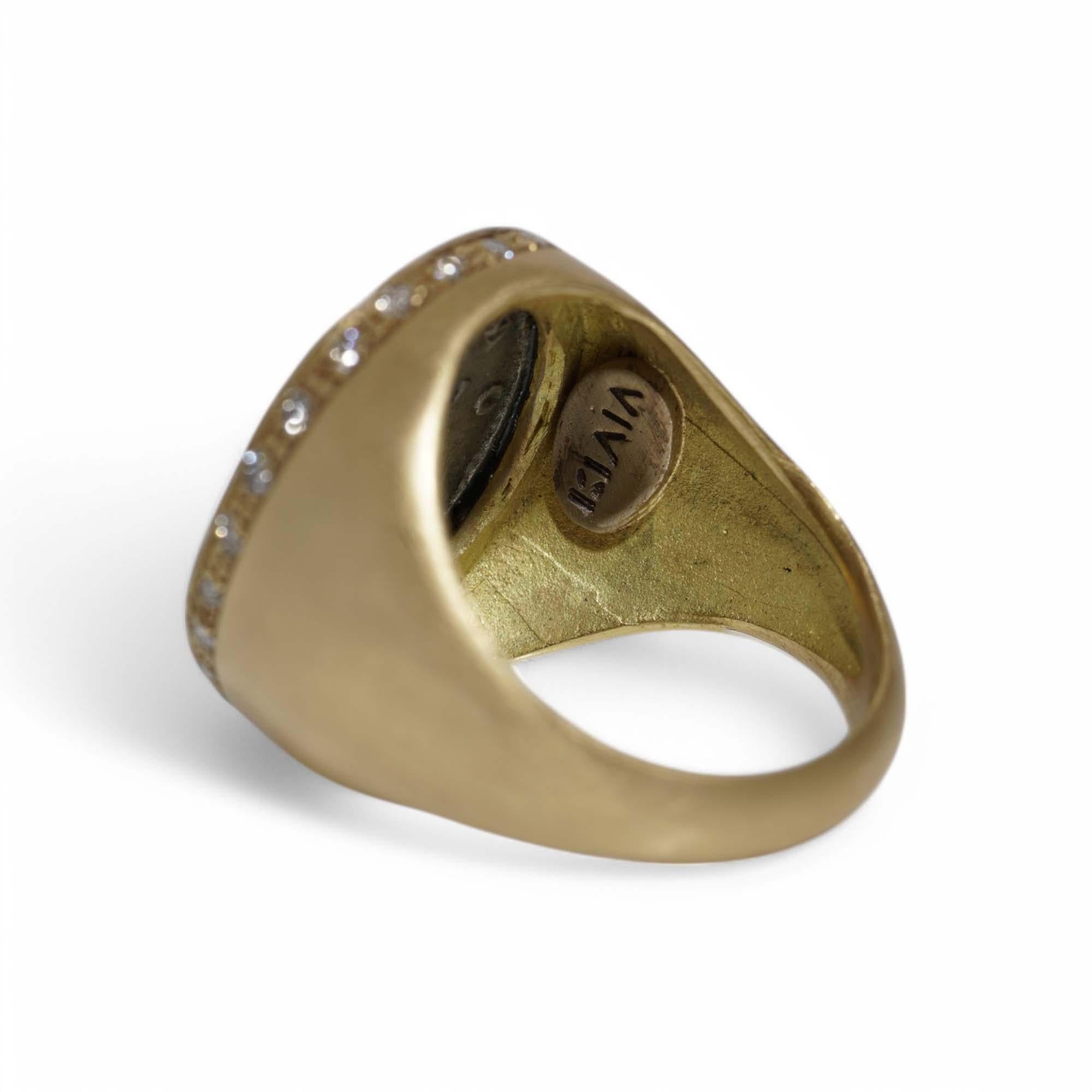 Antique 18kt Gold Signet Ring Featuring a Roman Coin of Emperor Antoninus Pius For Sale 4
