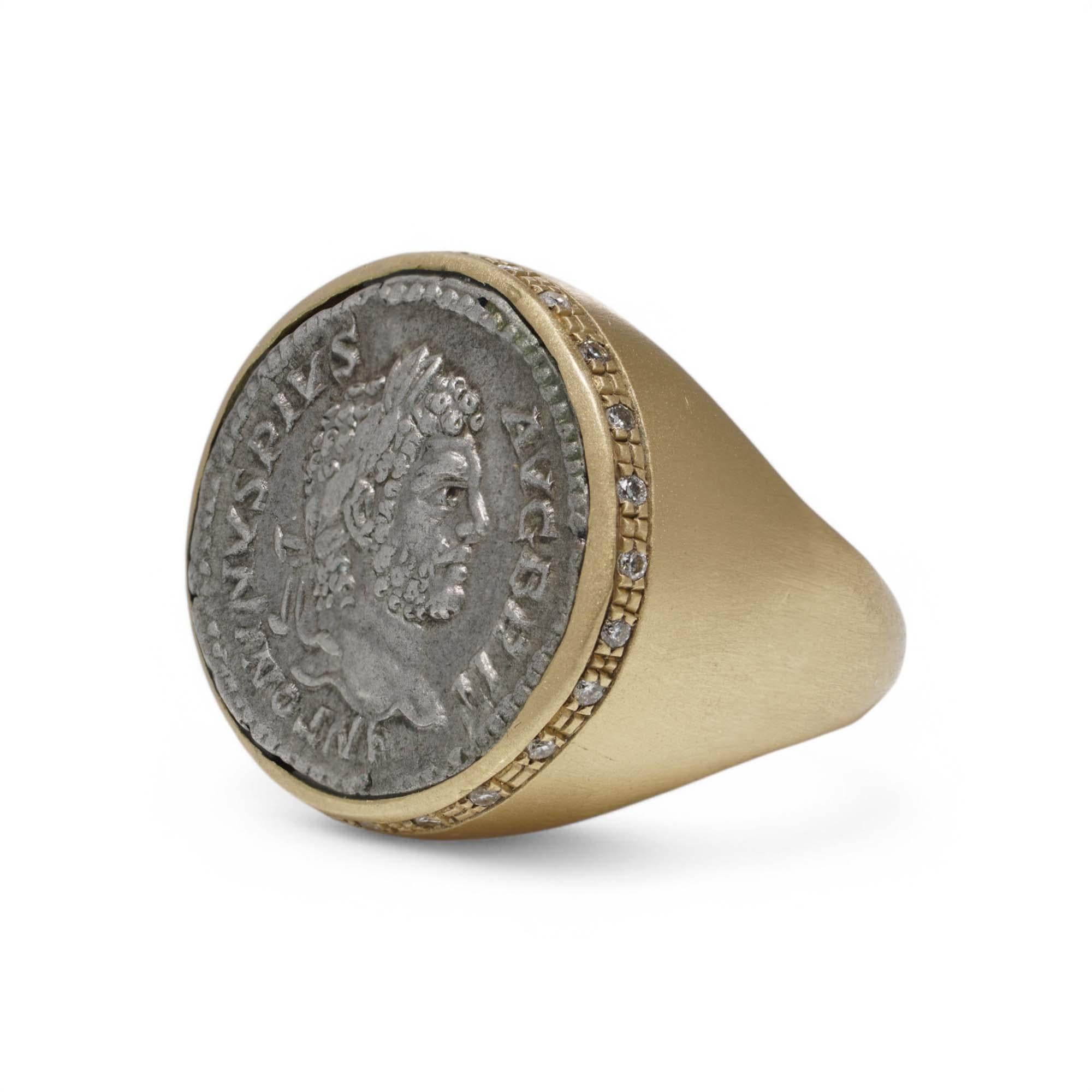 Antique 18kt Gold Signet Ring Featuring a Roman Coin of Emperor Antoninus Pius For Sale 5