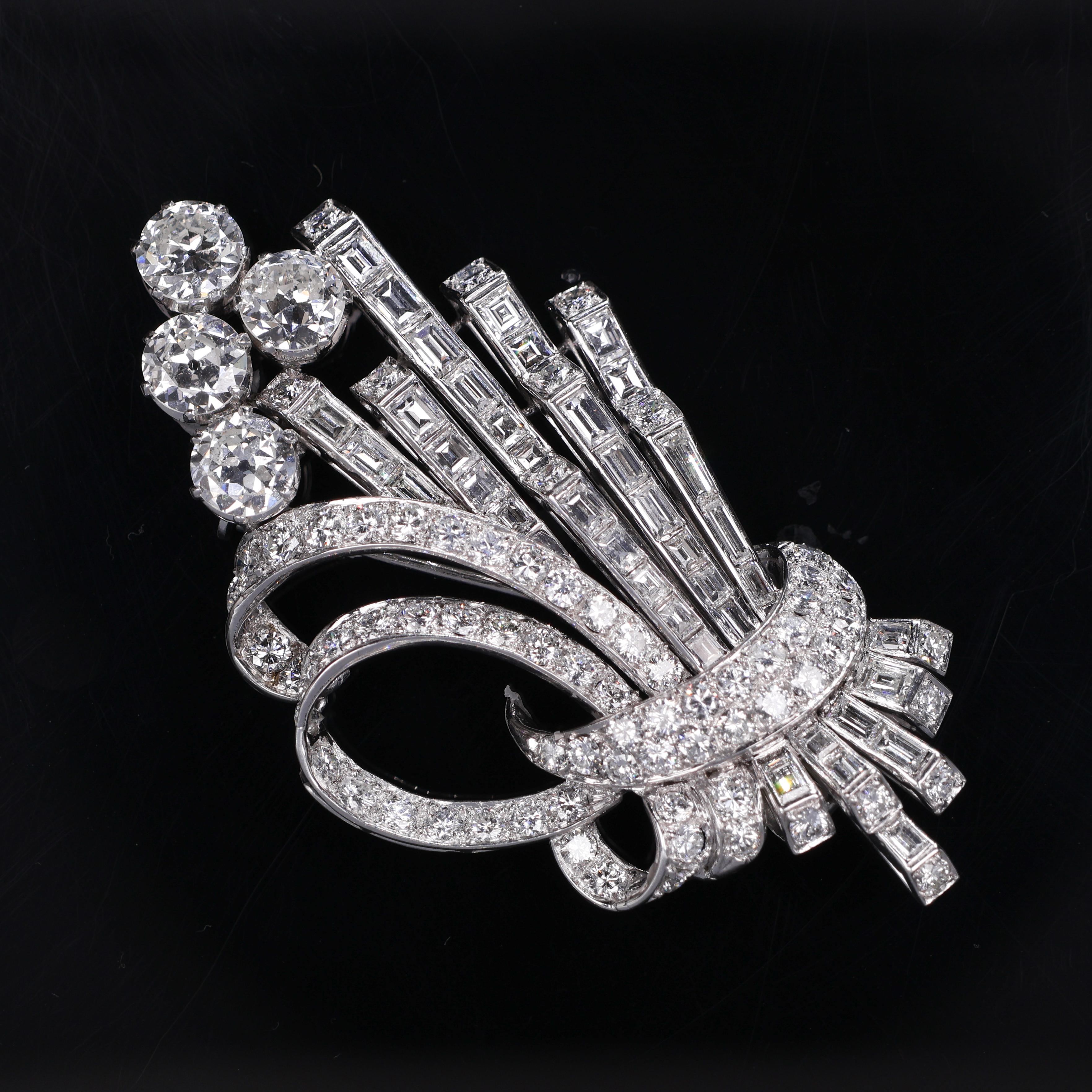 Brilliant Cut Antique 18kt White Gold Brooch with Brilliant and Carré-Cut Diamonds For Sale
