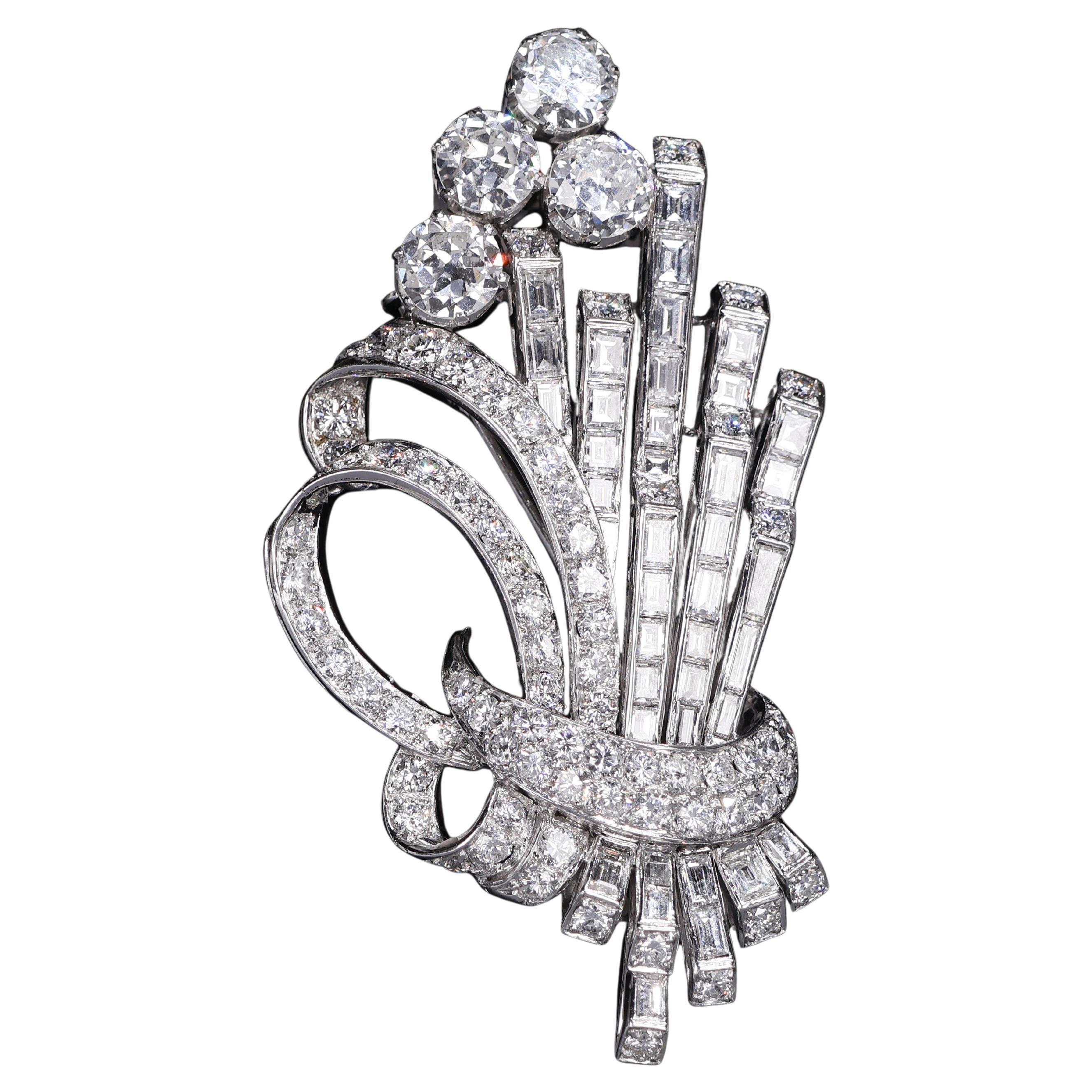 Antique 18kt White Gold Brooch with Brilliant and Carré-Cut Diamonds