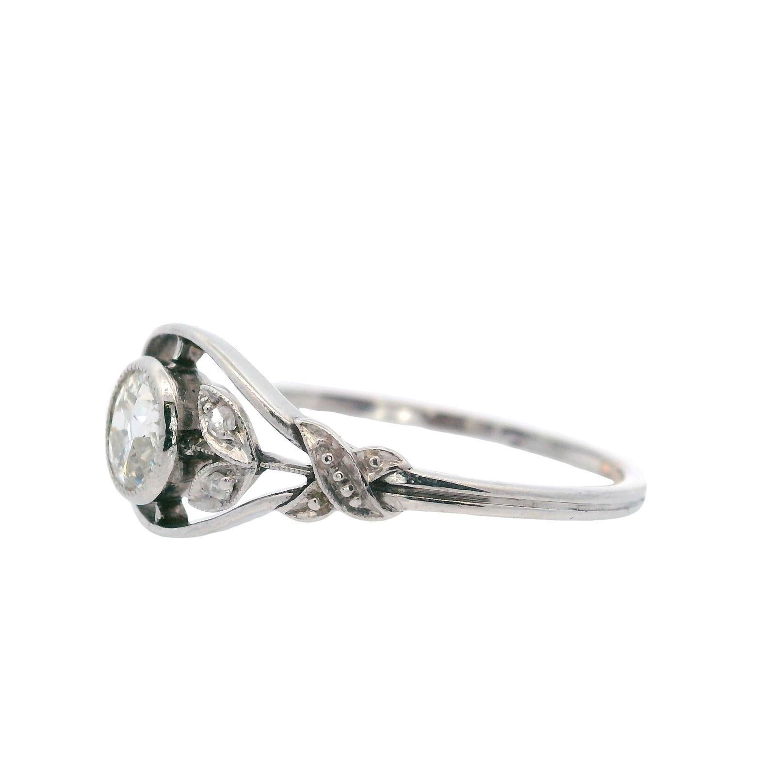 Women's or Men's Antique 18kt white Gold Engagement Ring with Diamonds For Sale