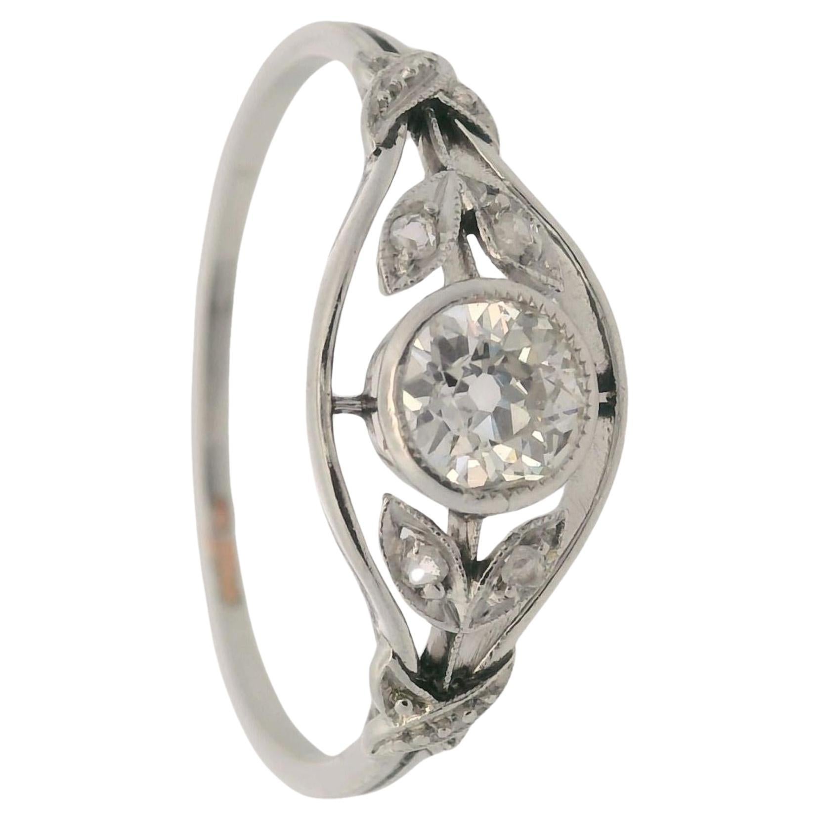 Antique 18kt white Gold Engagement Ring with Diamonds