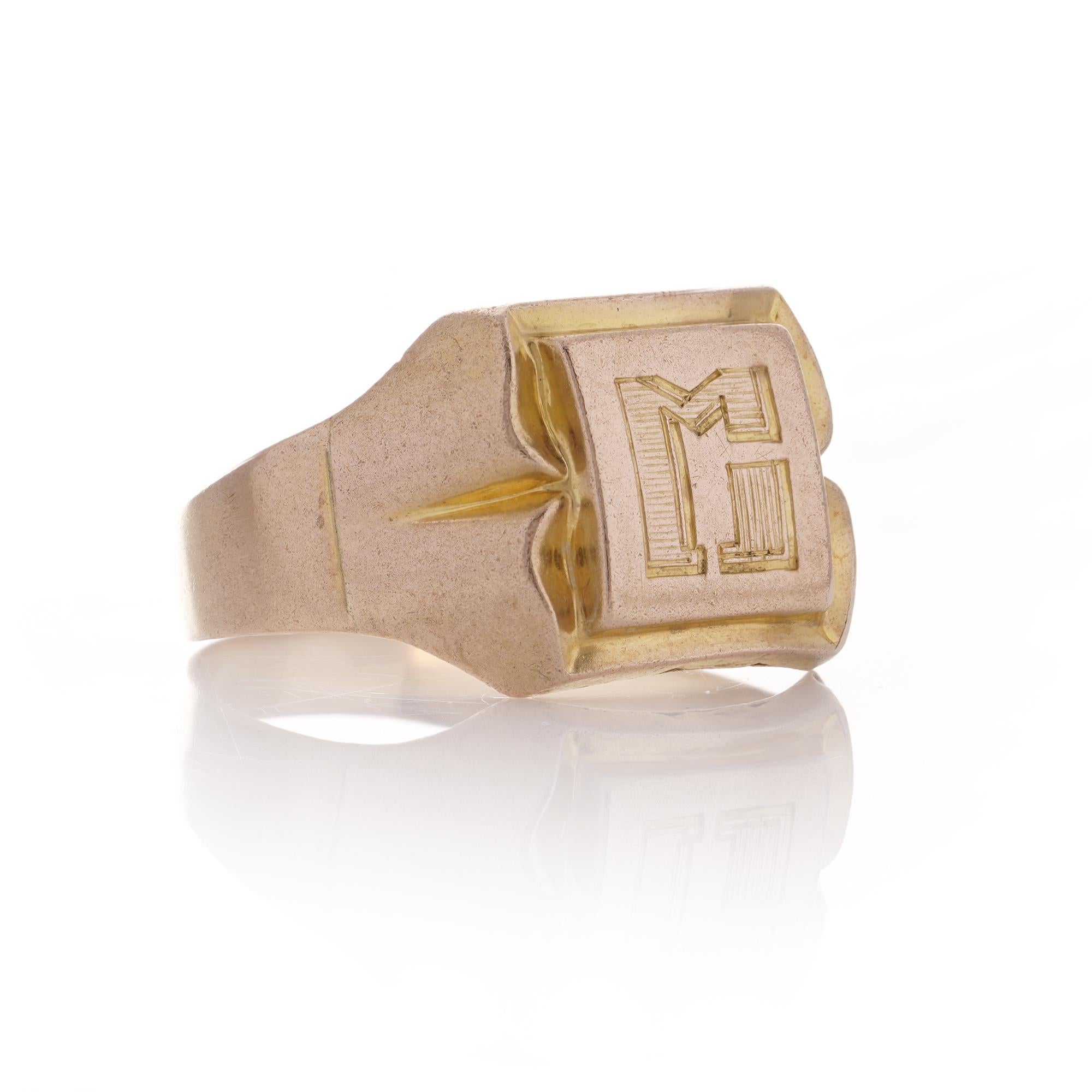 Women's or Men's Antique 18kt yellow gold band men's large size Z ring with initial letter M  For Sale